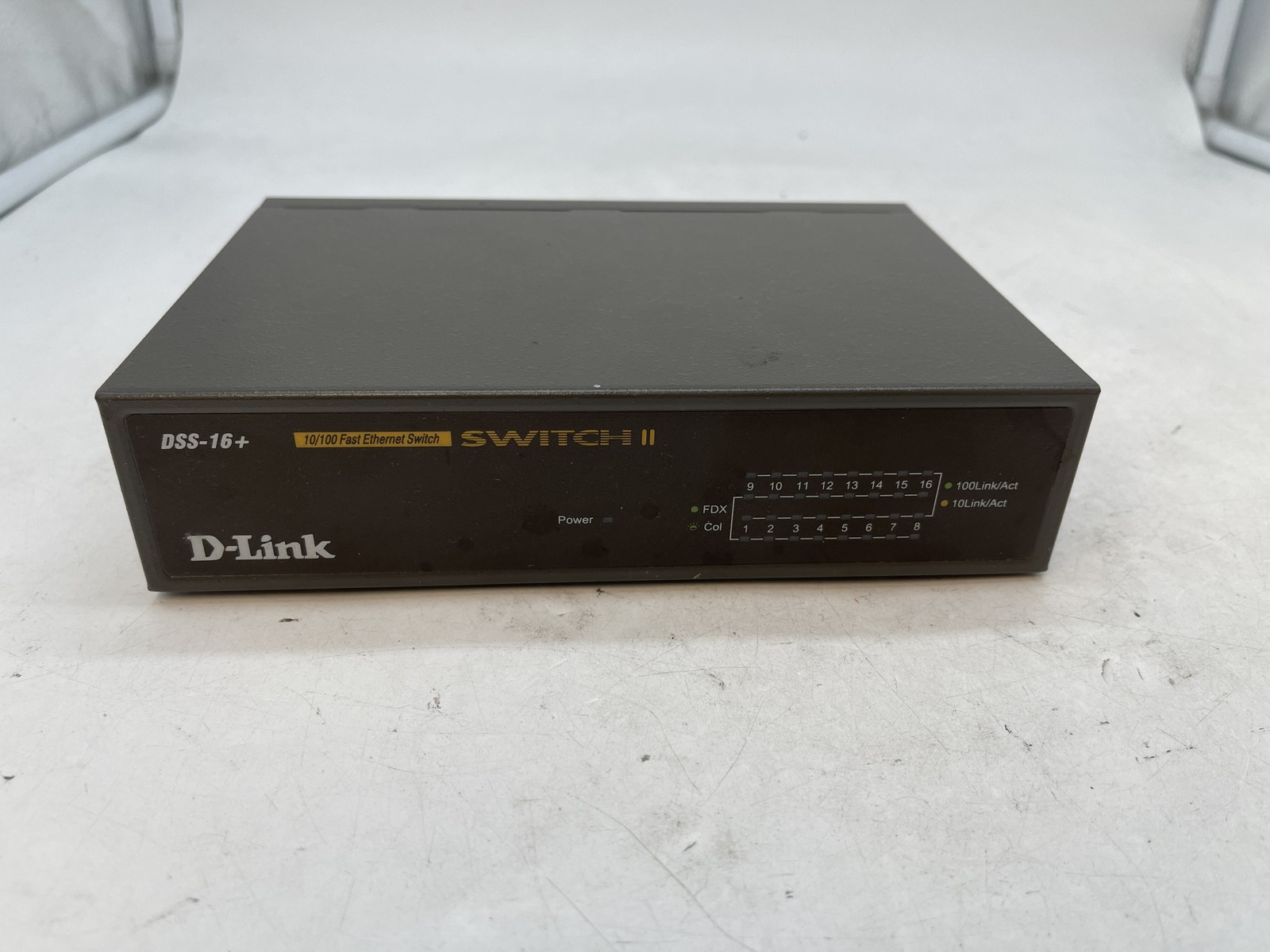 D-Link DSS-16+ 16-Port 10/100 Fast Ethernet Unmanaged Switch - 