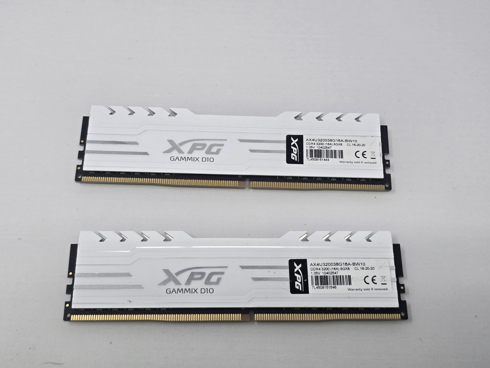 XPG GAMMIX D10 16GB (2X8GB) DDR4-3200 DESKTOP MEMORY - WHITE