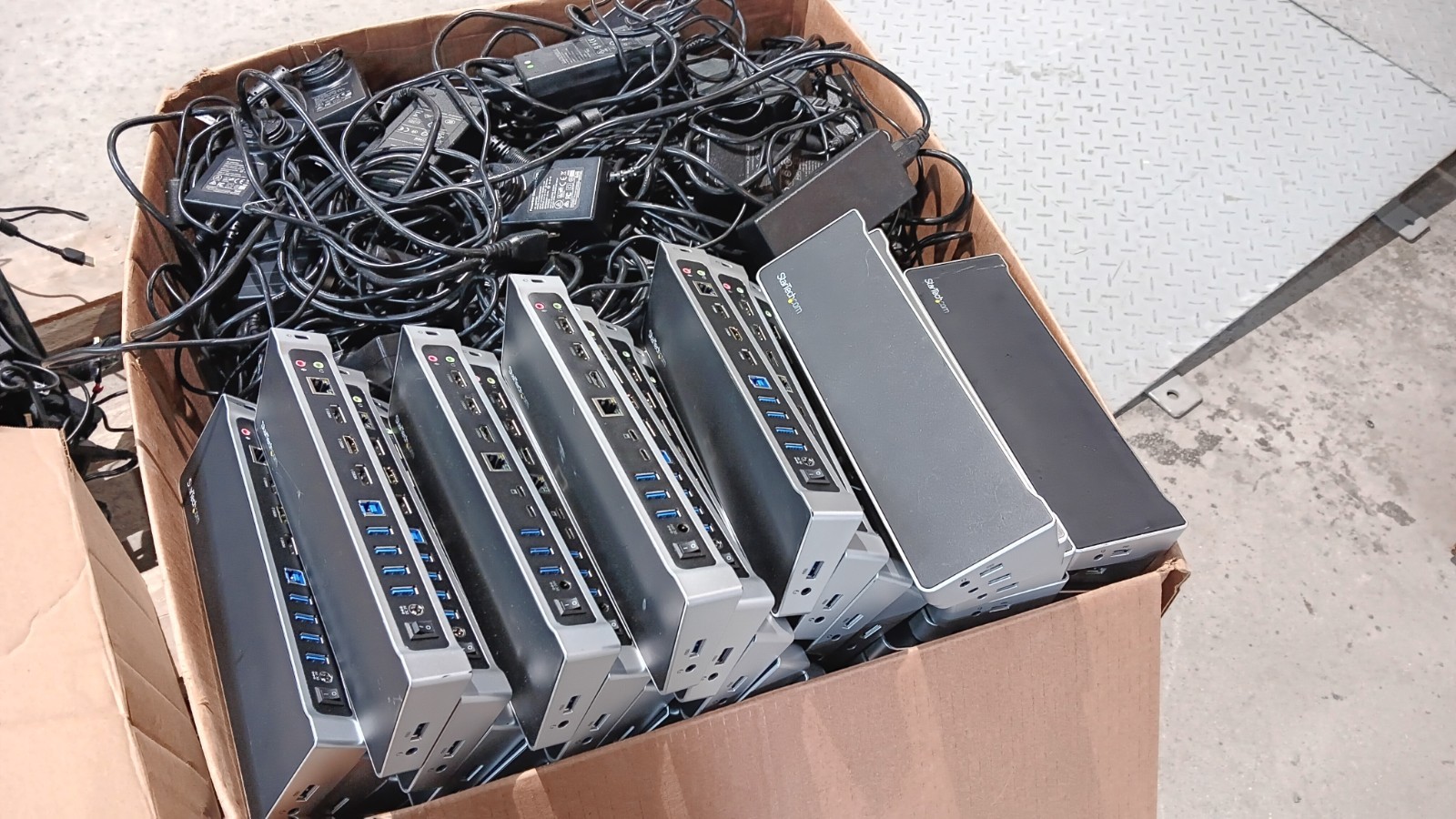 Lot of 10 StarTech.com USB3DOCKH2DP Laptop Docking Station