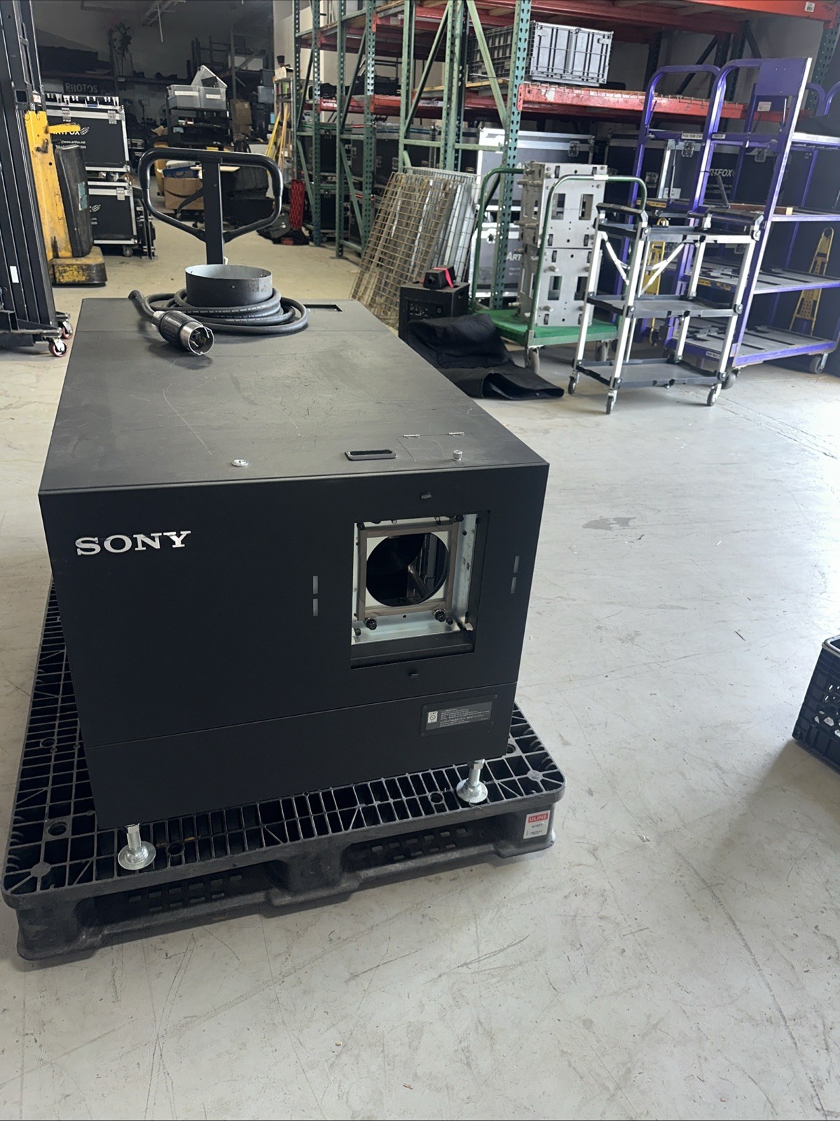 SONY SRX-T420 4K CINEMA / THEATER PROJECTOR 21,000 LUMENS, SRXT420 No Lens