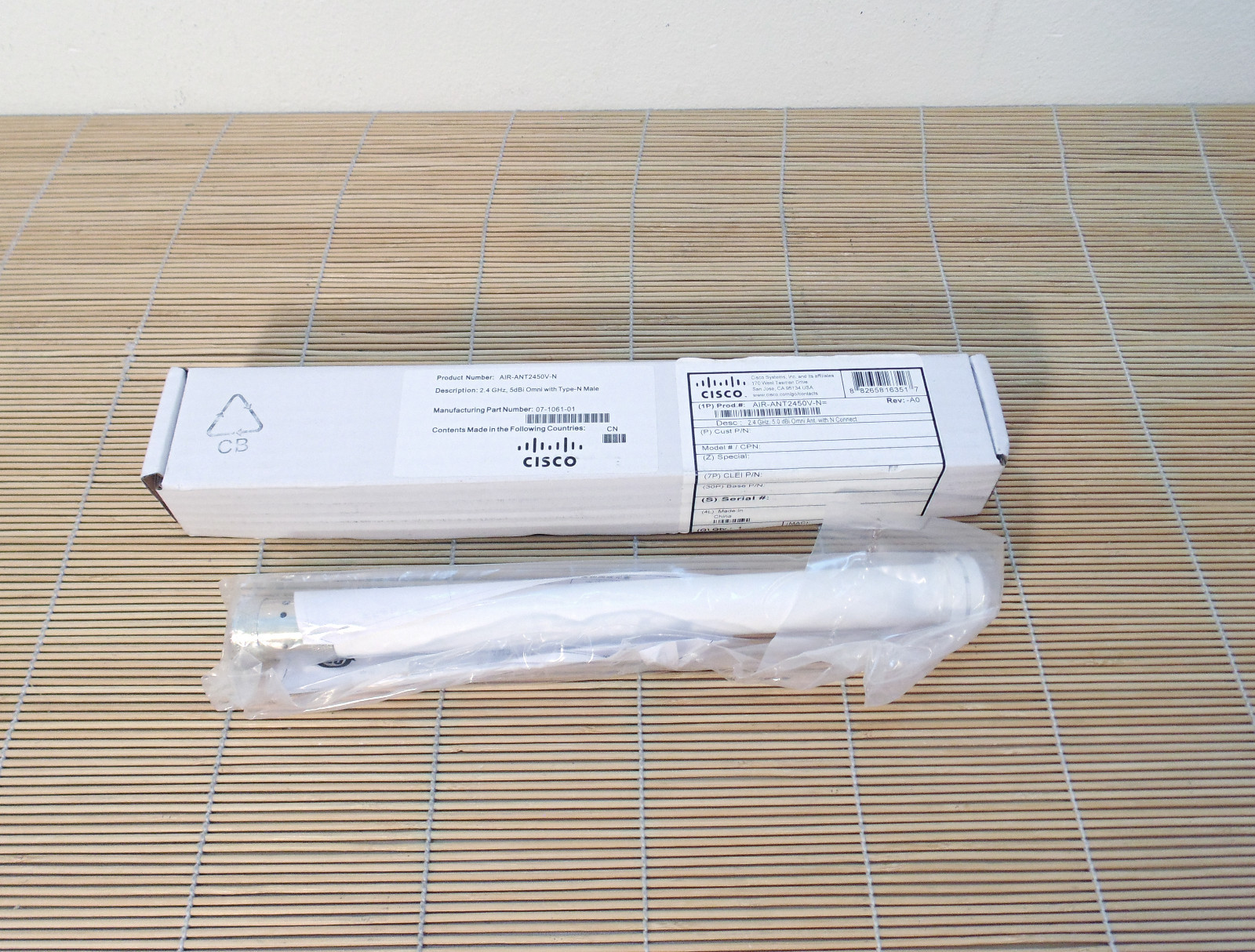 New Cisco AIR-ANT2450V-N 5-dBi Omnidirectional Antenna NEW OPEN BOX