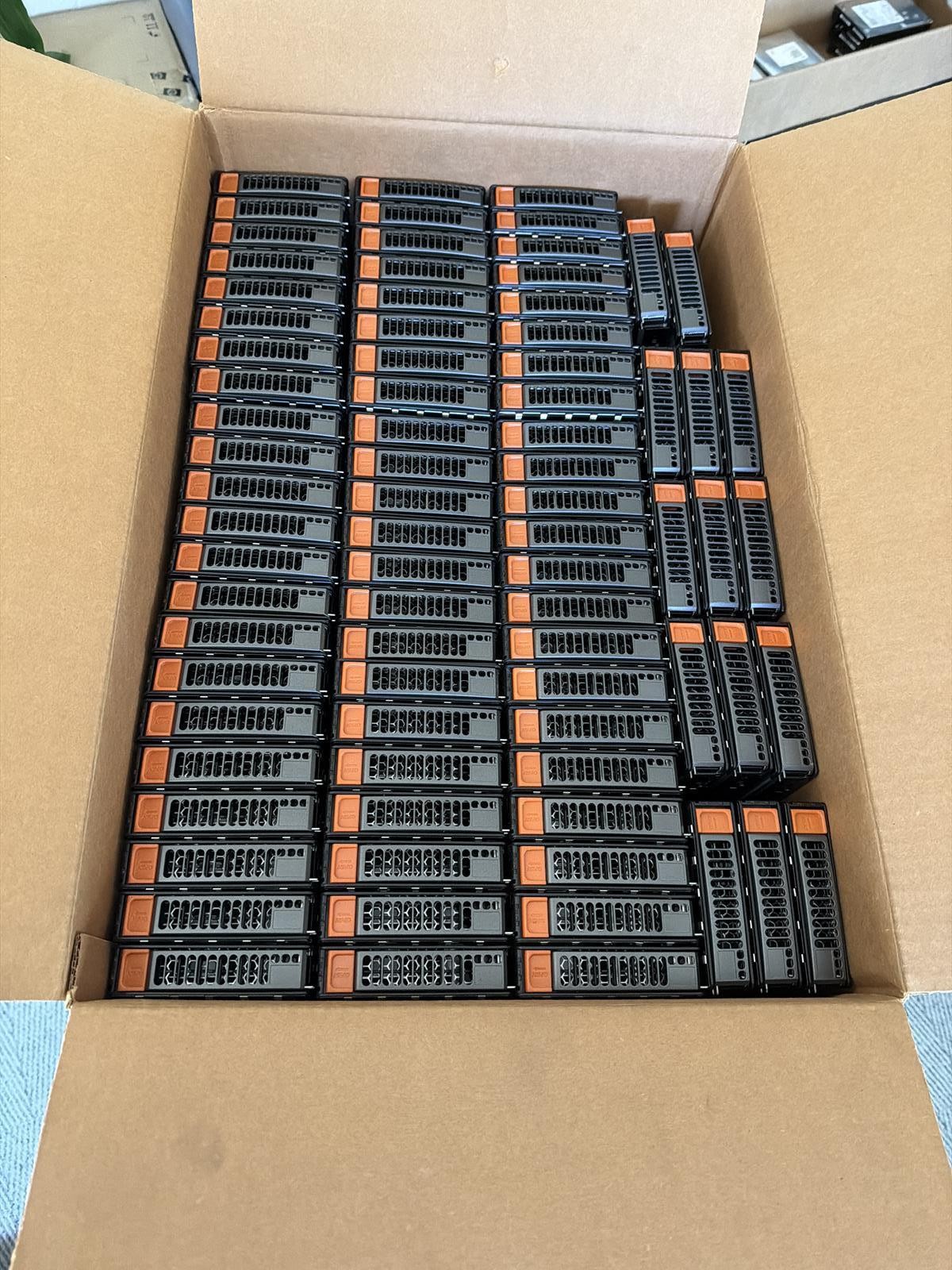 SUPERMICRO 1 BOX OF 80x MCP-220-00140-0B-BULK 3.5-TO-2.5 TOOL-LESS CADDIES/TRAYS