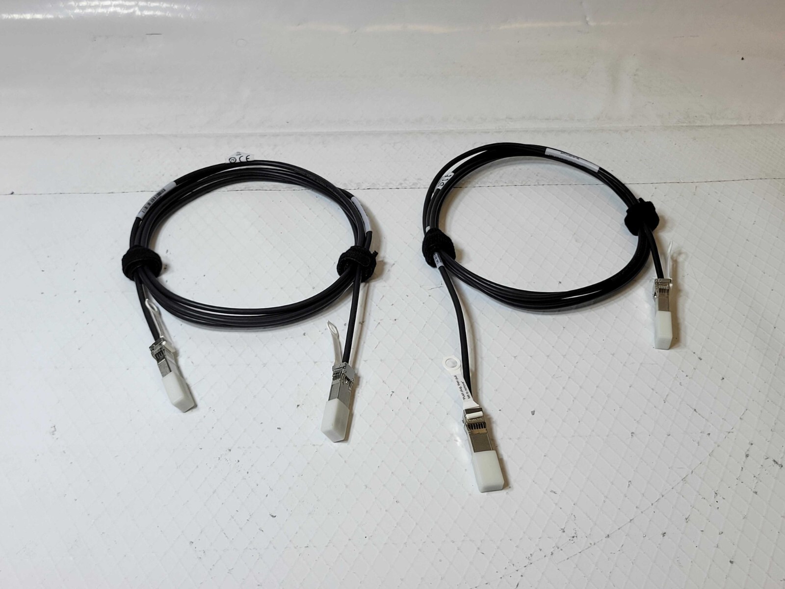Lot of 2 AMPHENOL SFP+ to SFP+ 10GbE 3.0M EMC  038-003-729-01