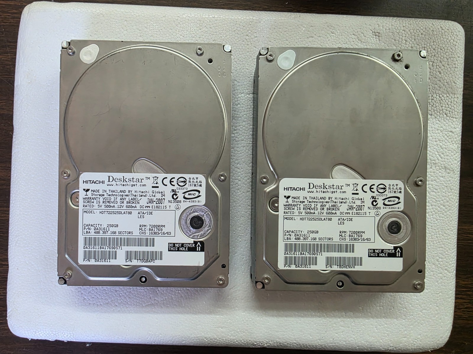 Lot of 2, Hitachi Deskstar 250GB IDE PATA 3.5 Hard Drives HDT722525DLAT80