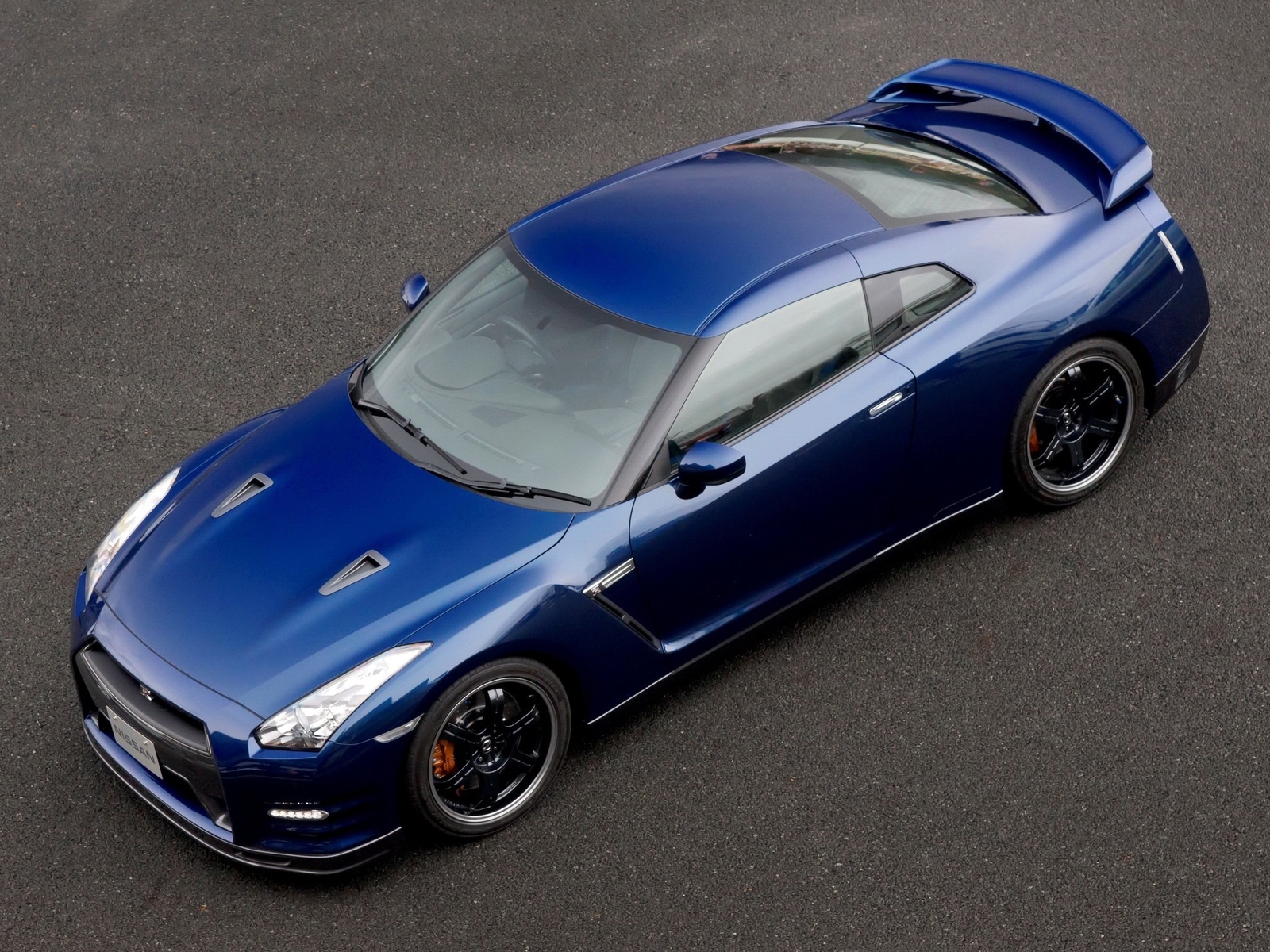 Cars nissan gt r pure edition for track pack Desk Mat Stitched