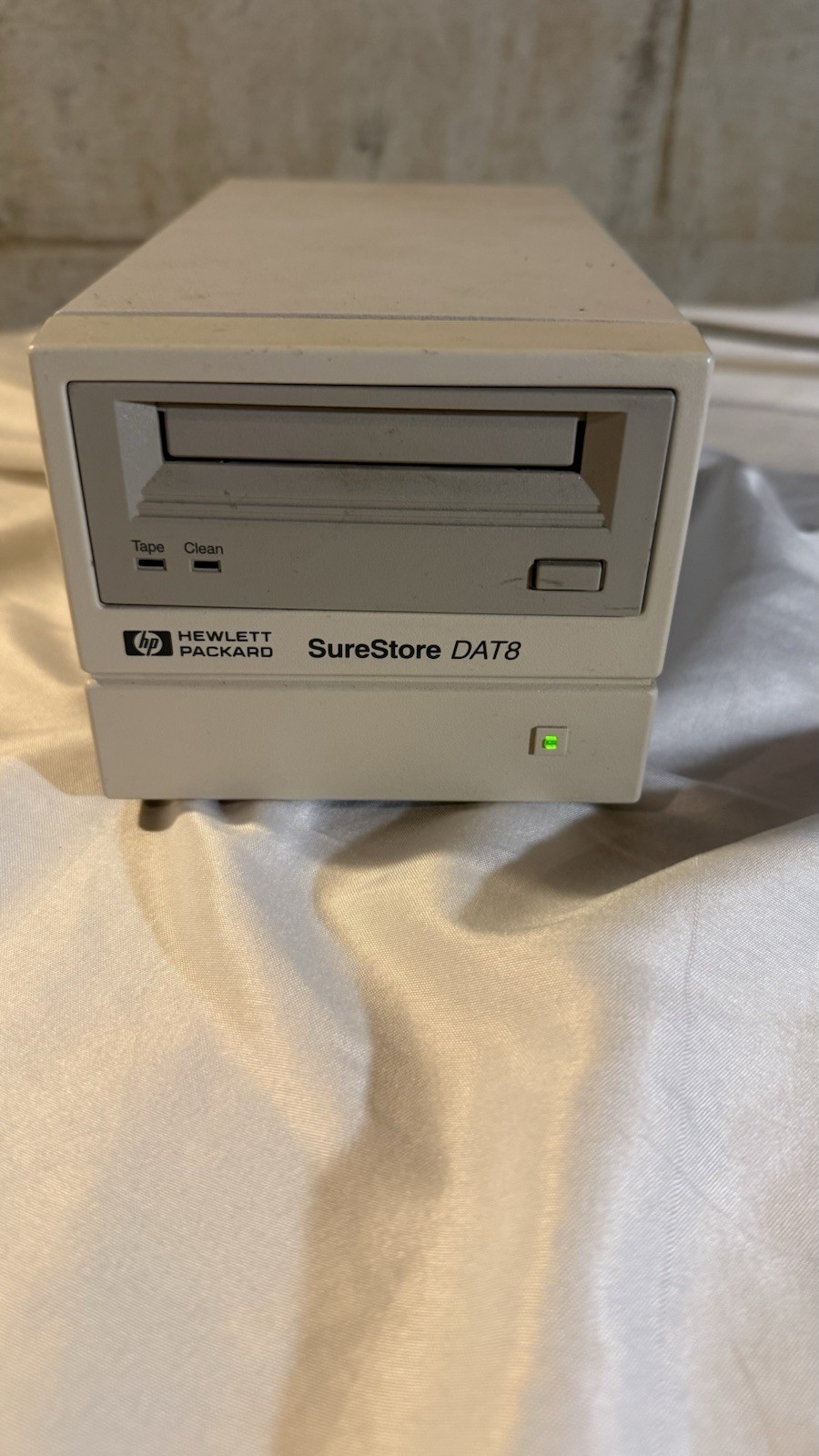 HP Hewlett Packard SureStore Dat8 Tested To Power On READ C1529H