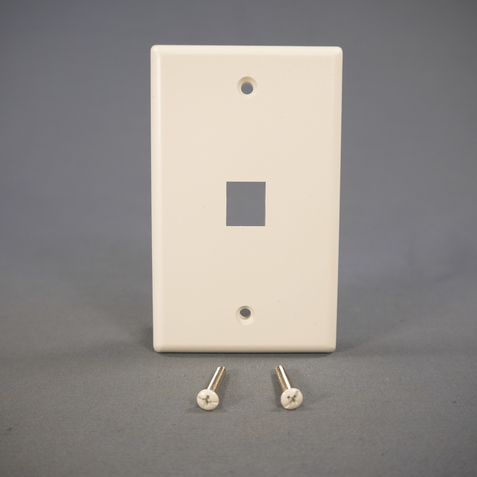 Cooper 5510-5EW White 1-Gang Modular 1-Port Thermoplastic Wallplate Flush Mount