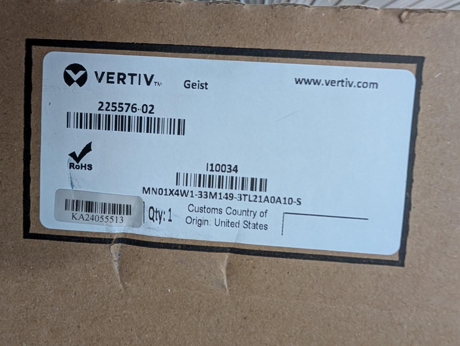 Vertiv PowerIT I10034 PDU- 30A, 120/208V WYE, 8.6kW, 72" vertical, 33 outlets