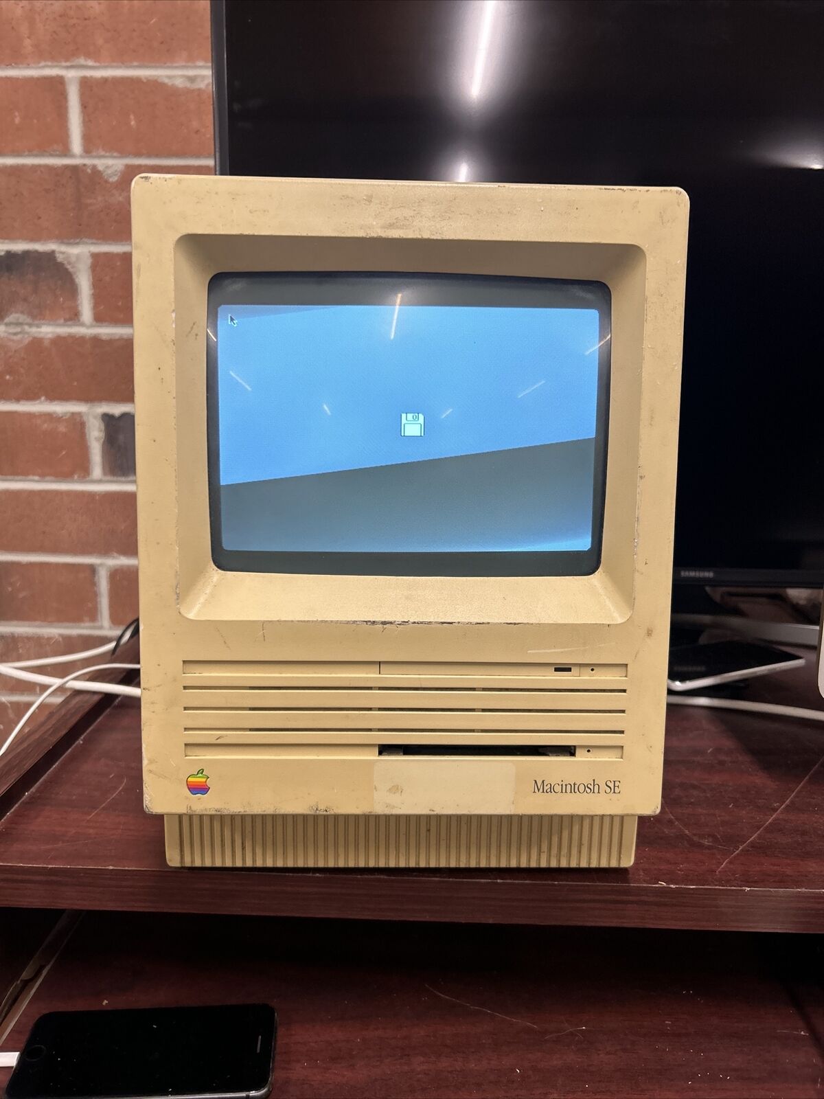 Apple Macintosh SE M5011 Vintage 1 Mbyte RAM, 800k Drive, 20sc Hard Disk 1986