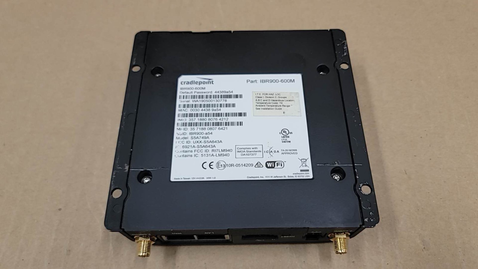 CRADLEPOINT IBR900-600M LAN Port Rugged Router Model S5A749A (device only)
