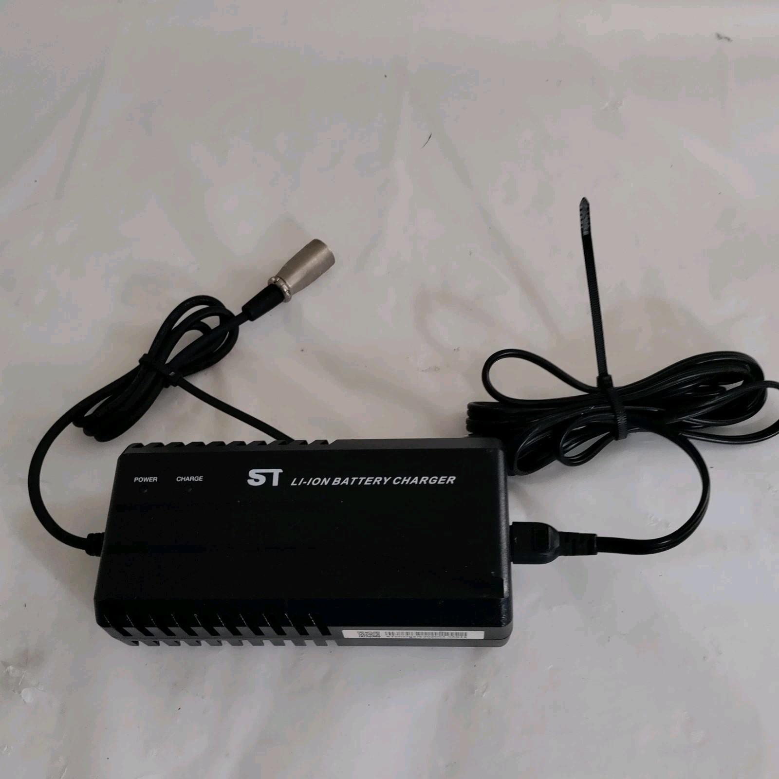 ST LI-ION BATTERY CHARGER STC-8108LD supply  DC Output +48V  2.5 A Tested
