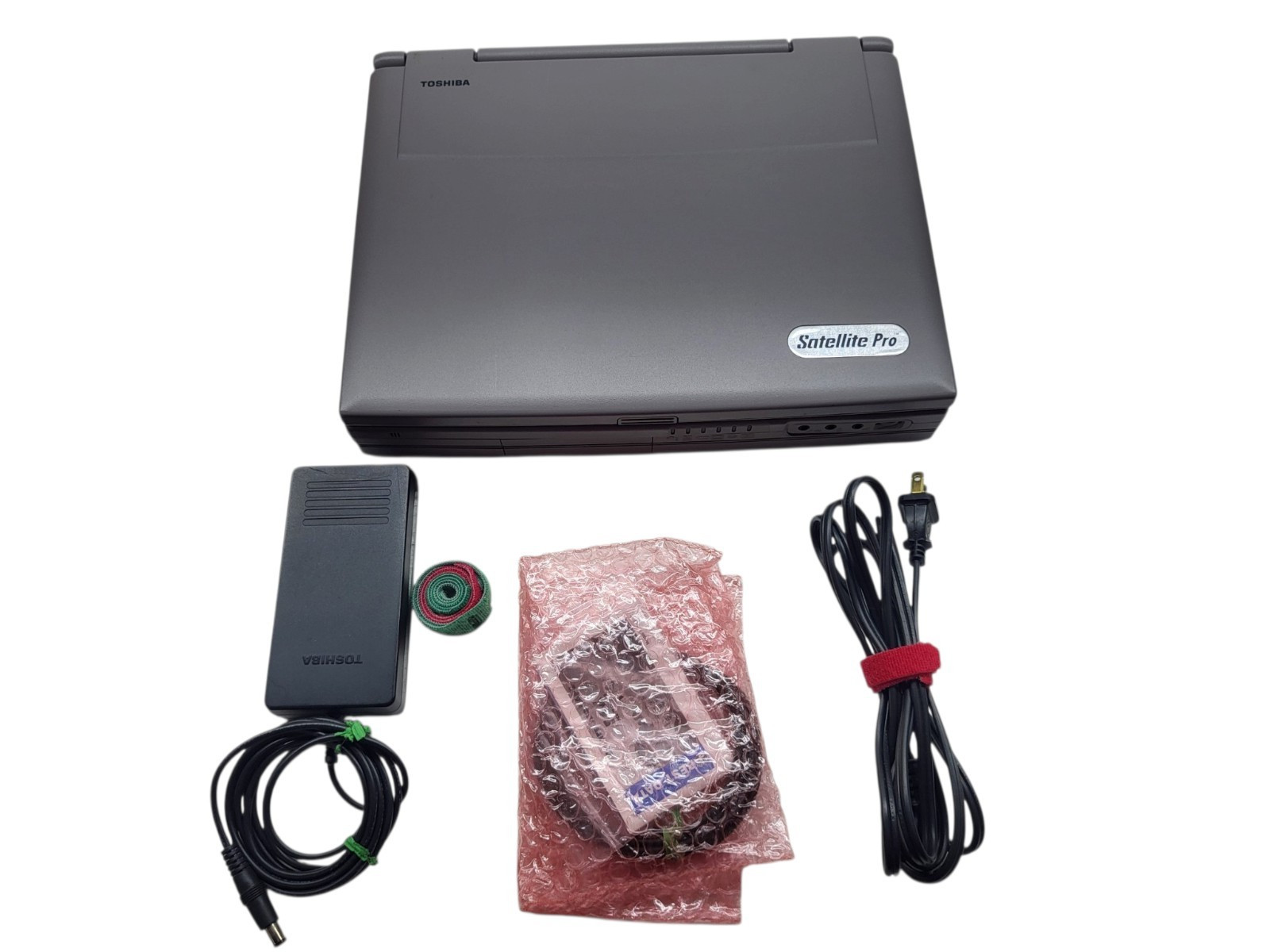 Toshiba Satellite Pro 400CDT Vintage Laptop Computer Retro Windows PC Parts Only