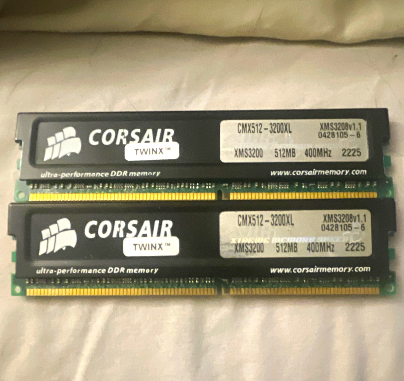 Corsair 1GB (2x512MB) DDR1 SDRAM 400MHz DIMM XMS3200 CMX512-3200XL