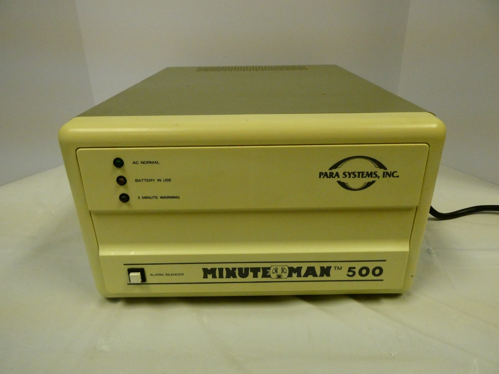 Vintage Para Systems Minuteman 500 UPS Battery Backup – Untested / Powers On