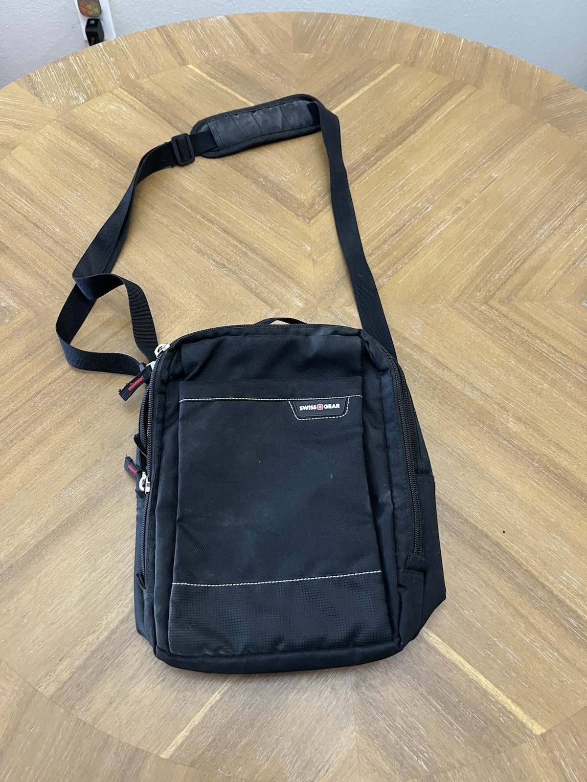 SwissGear Black Messenger Shoulder Bag Laptop Tablet Organizer Travel