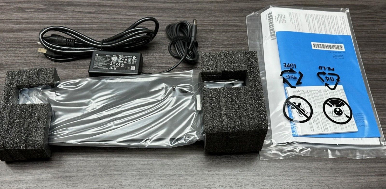 HP D9Y32AA  UltraSlim Docking Station AC INCLUDED D9Y32AA D9Y32UT