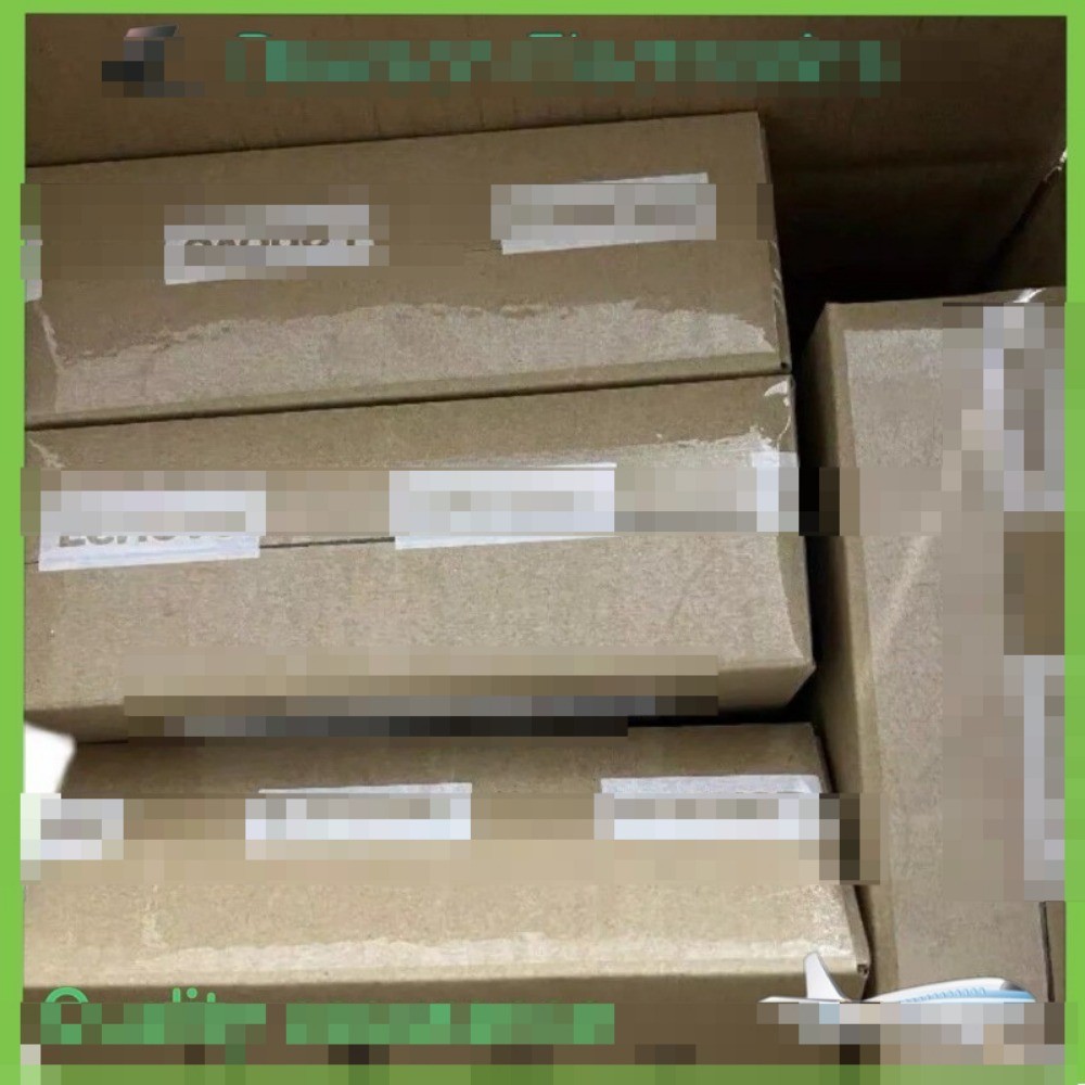 New NEW Lenovo 00YK012 7XB7A00023 2.5 " 900GB 15K SAS 12G HDD HARD DRIVE