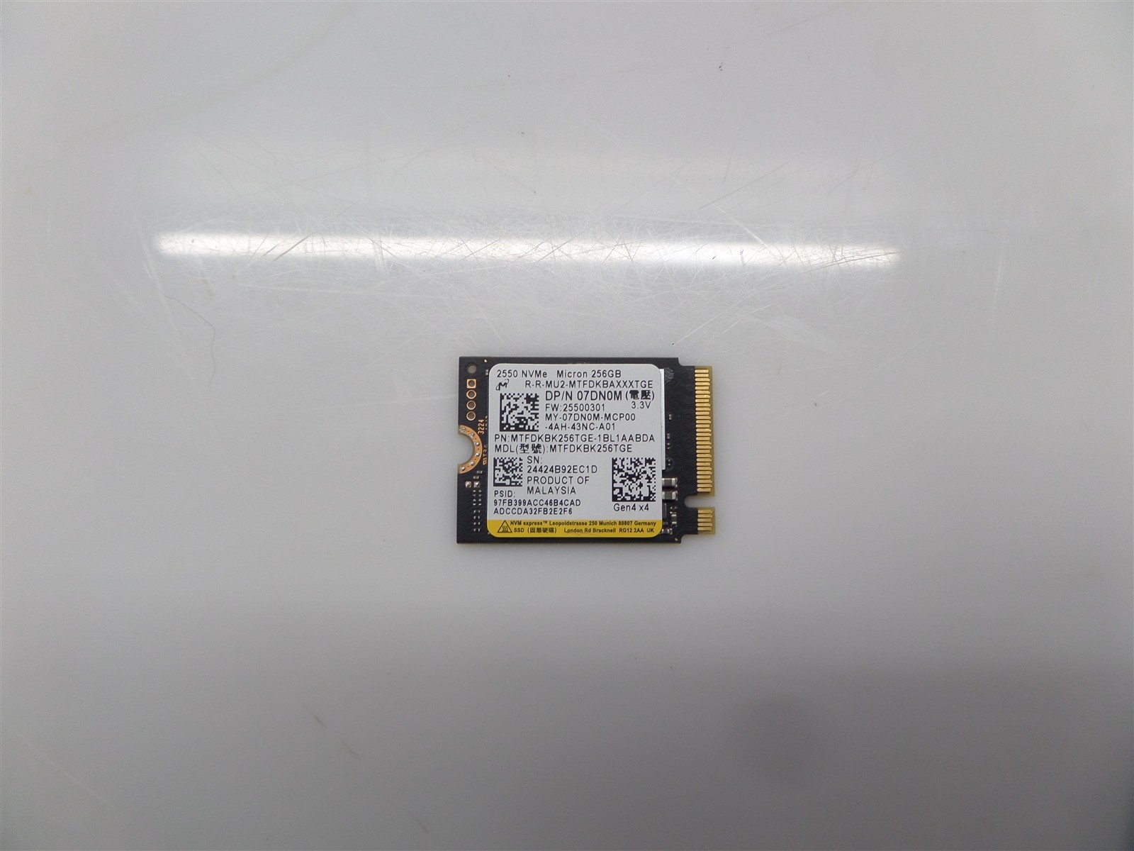 Micron MTFDKBK256TGE 256GB PCIe Gen4x4 M.2 2550 NVMe SSD 