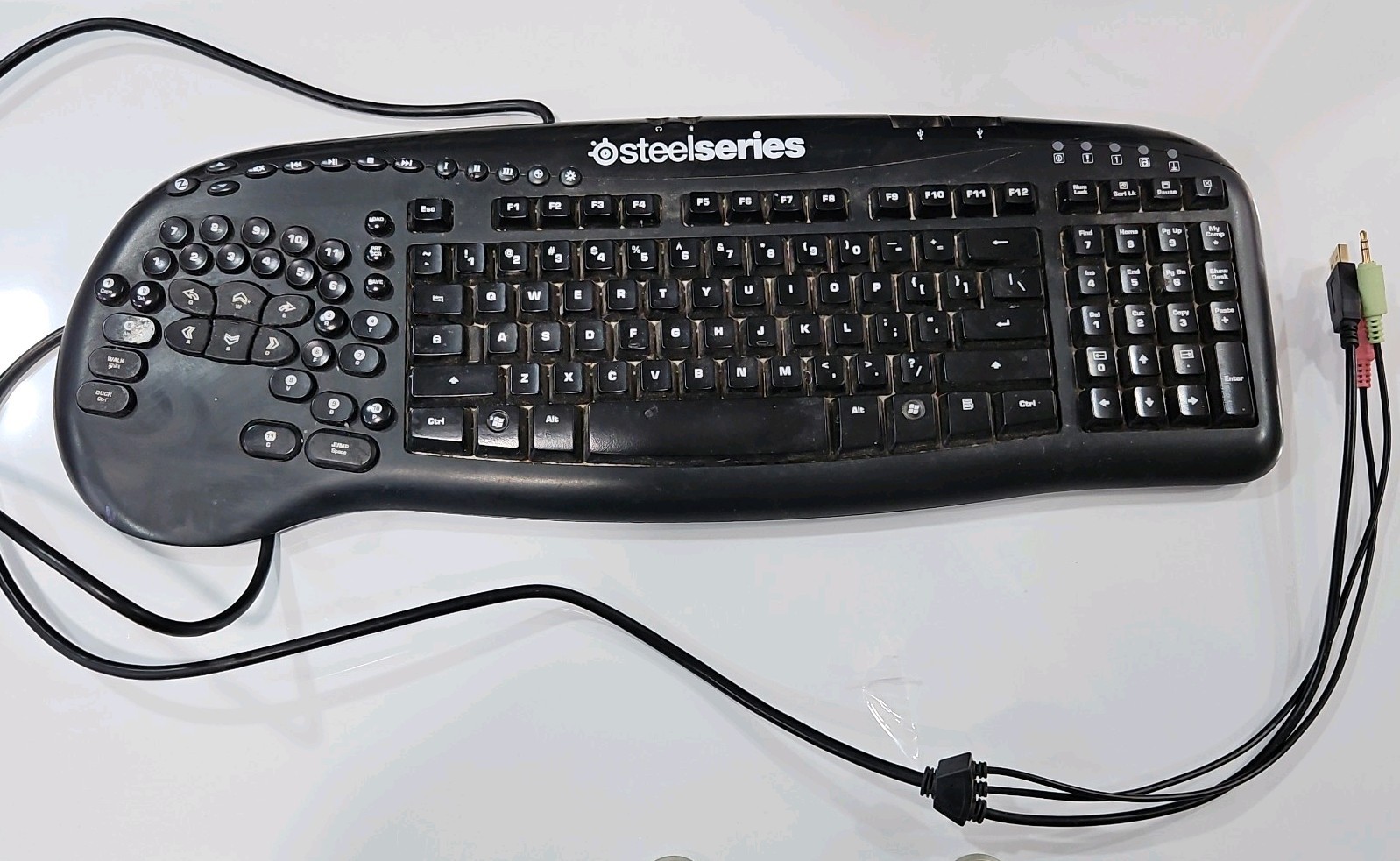 SteelSeries Merc Stealth Gaming Keyboard Model KUH0702 PARTS ONLY Needs Cleaning