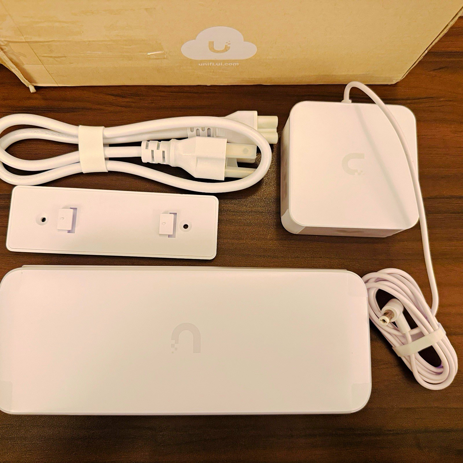Ubiquiti Switch Ultra 60W USW-ULTRA PoE 8 Port with 60W AC Adapter - Open Box