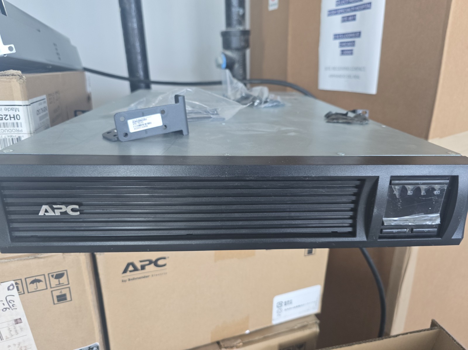 APC Smart-UPS 2200VA 3000VA - Powers On, Passes Self-Test, Good Batteries