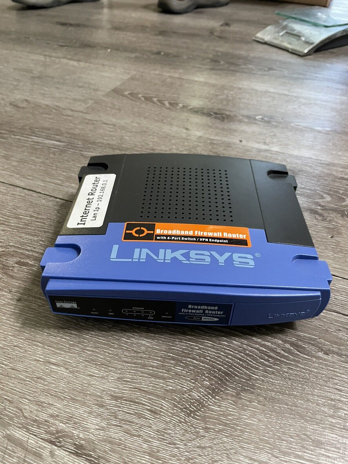 Linksys EtherFast BEFSX41 4-Port 10/100 Wired Router (BEFSX41)