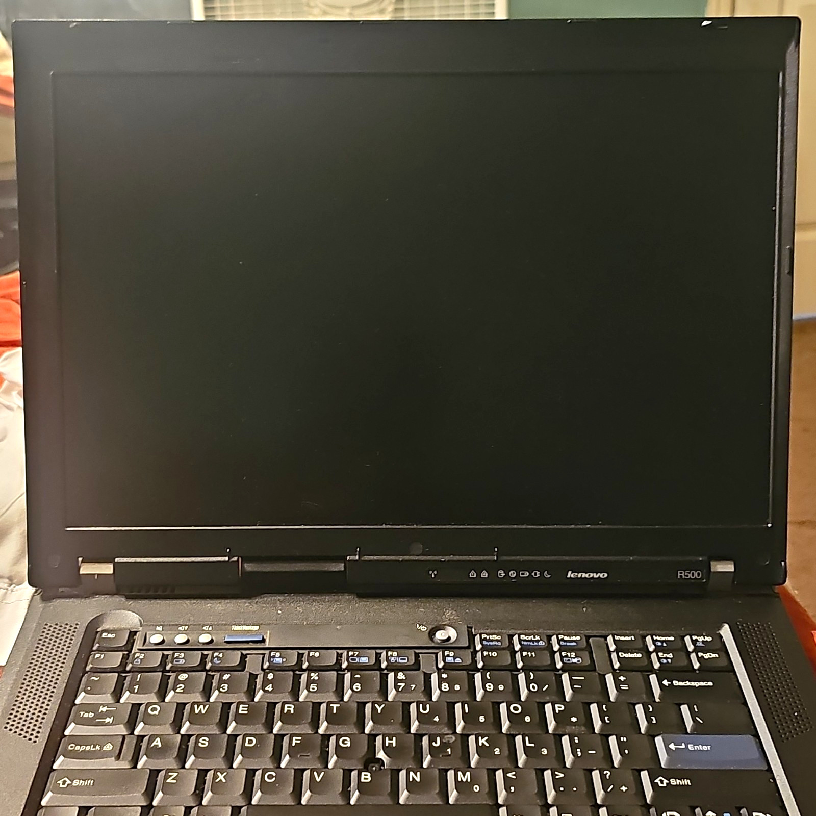 Lenovo ThinkPad R500 15in Core 2 Duo 2.40GHz 4GB 250GB HDD Wi-Fi BT, W/charger
