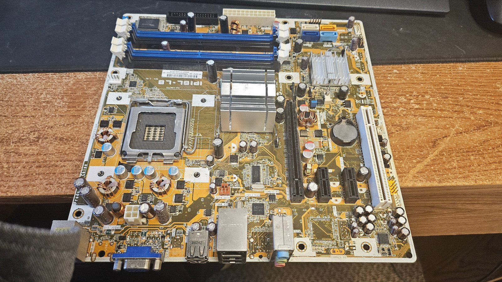 Asus PAKBA0D0ZWB0CY IPIBL-LB Motherboard **untested**