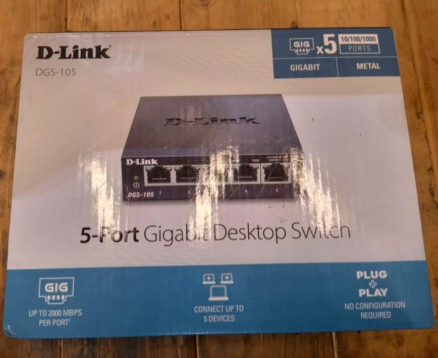 D-Link DGS-105 5-Port Gigabit Unmanaged Desktop Switch Standalone RJ-45