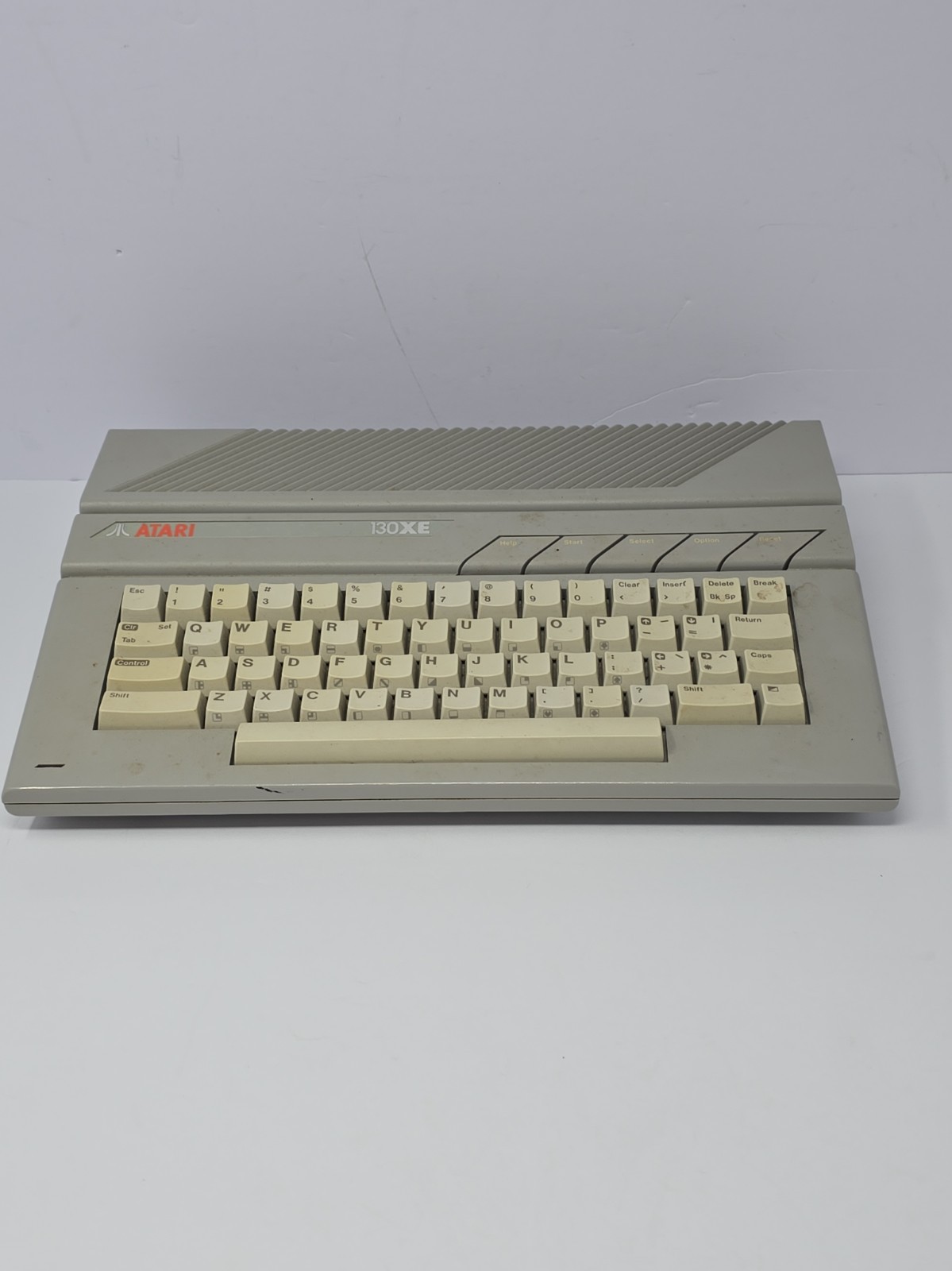 VTG Atari 130XE Home Computer System 130 XE  Parts or Repair Untested 