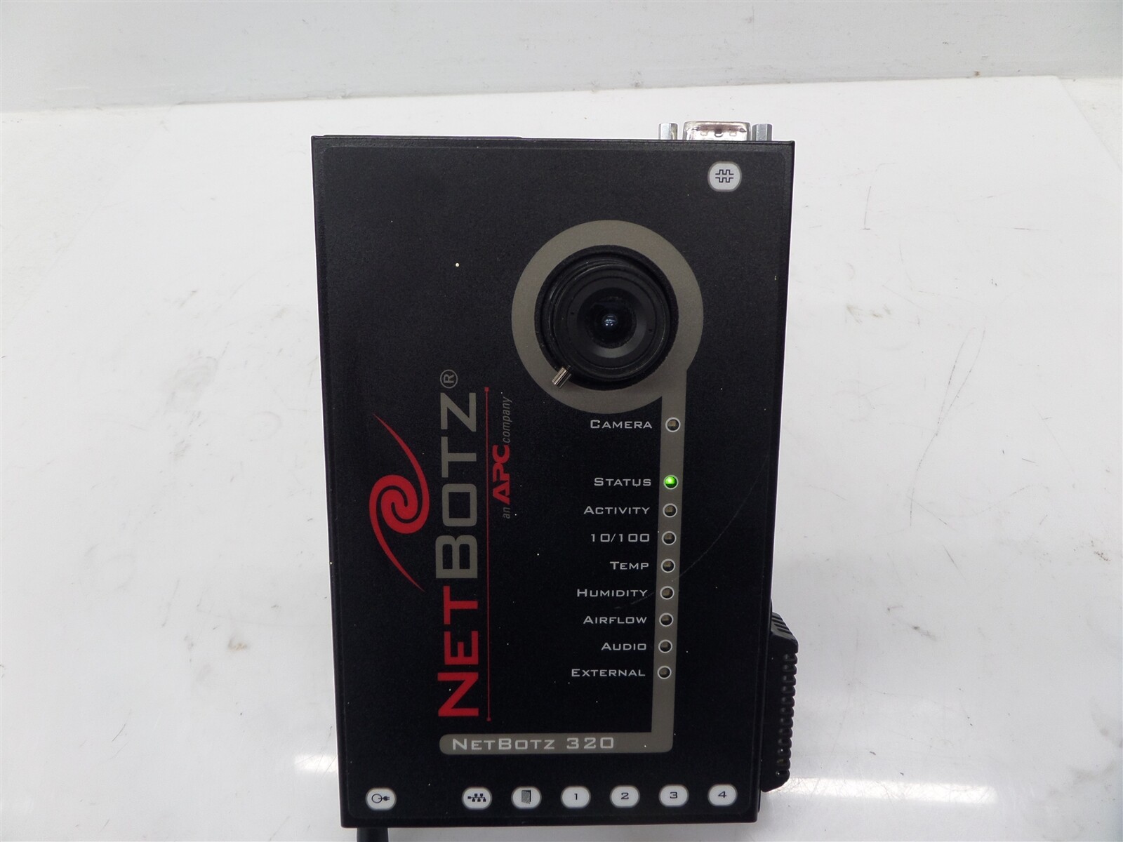 APC NetBotz 320 Security Monitoring Wall Appliance 420/320 w/ Camera & Mount