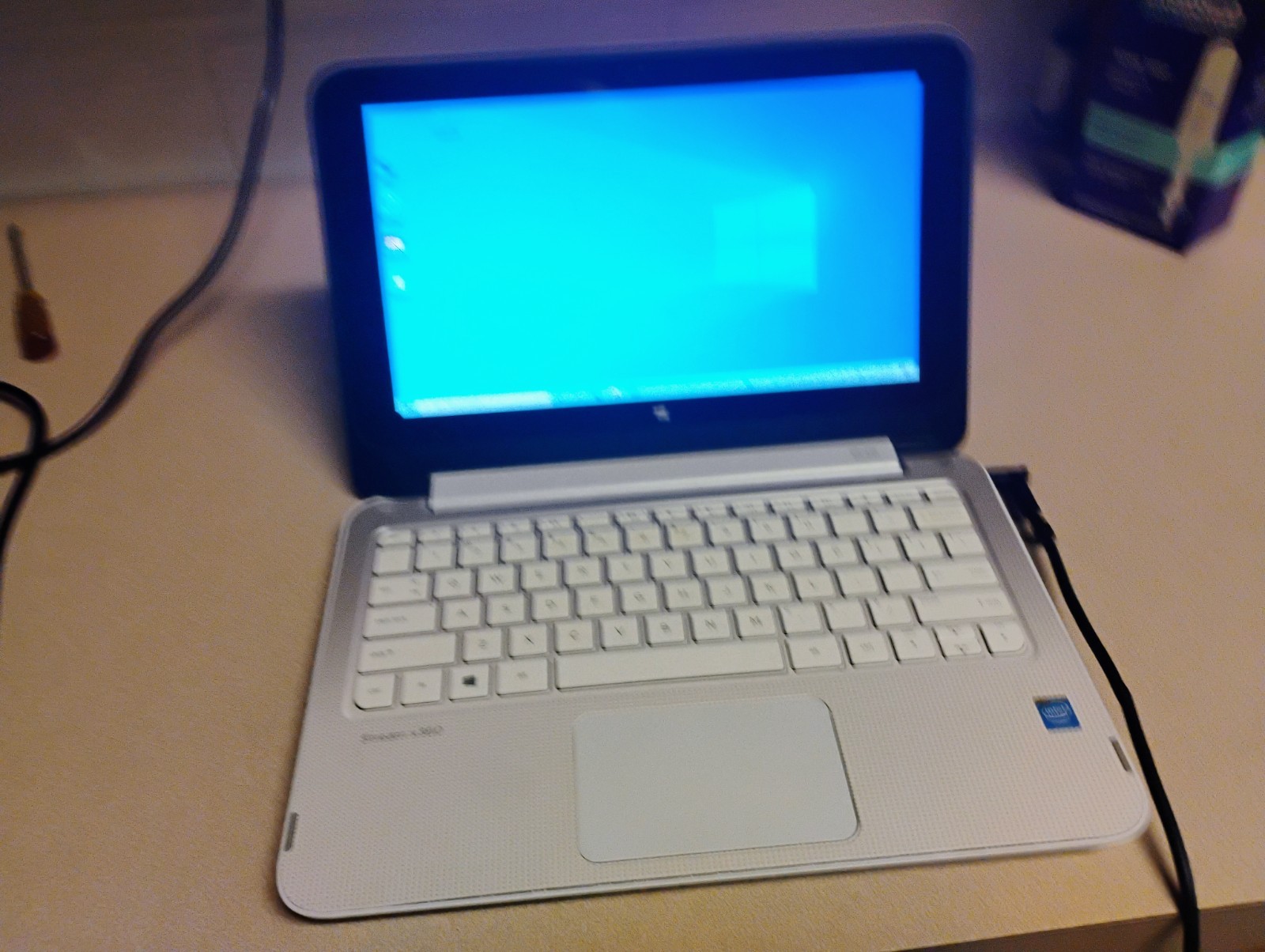HP Stream X360 11-p010nr Laptop 11.6" Display.