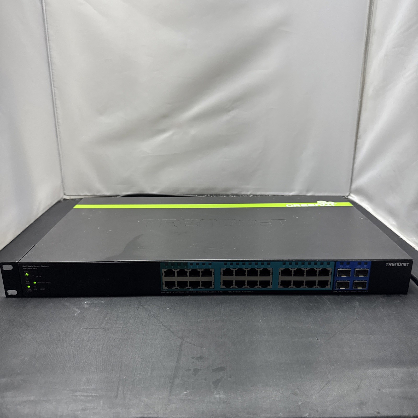 TRENDnet TPE-2840WS/A Ethernet Switch, 28 Port - Black *USED*