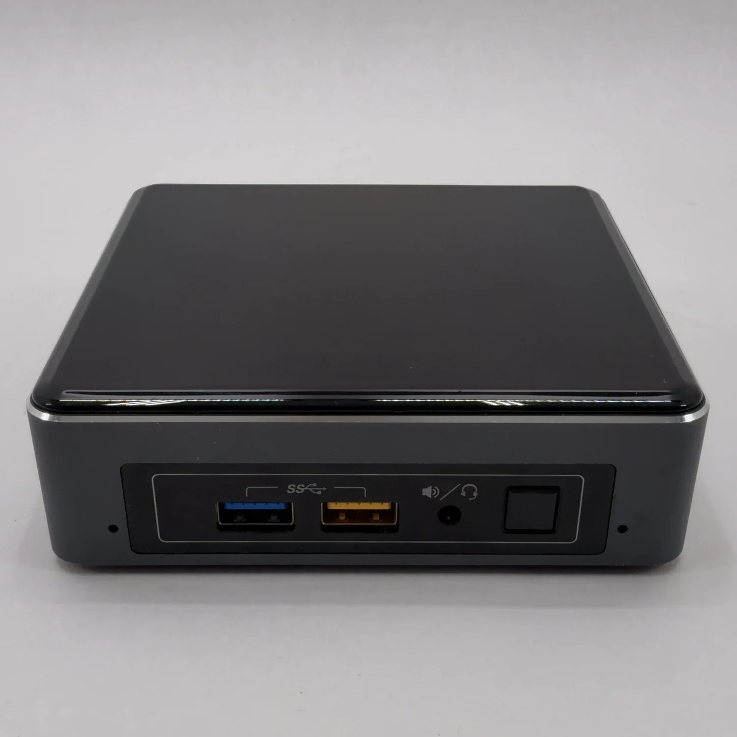 Intel NUC NUC7I3BNK Core i3-7100U 2.40GHz 8GB RAM 256GB SSD
