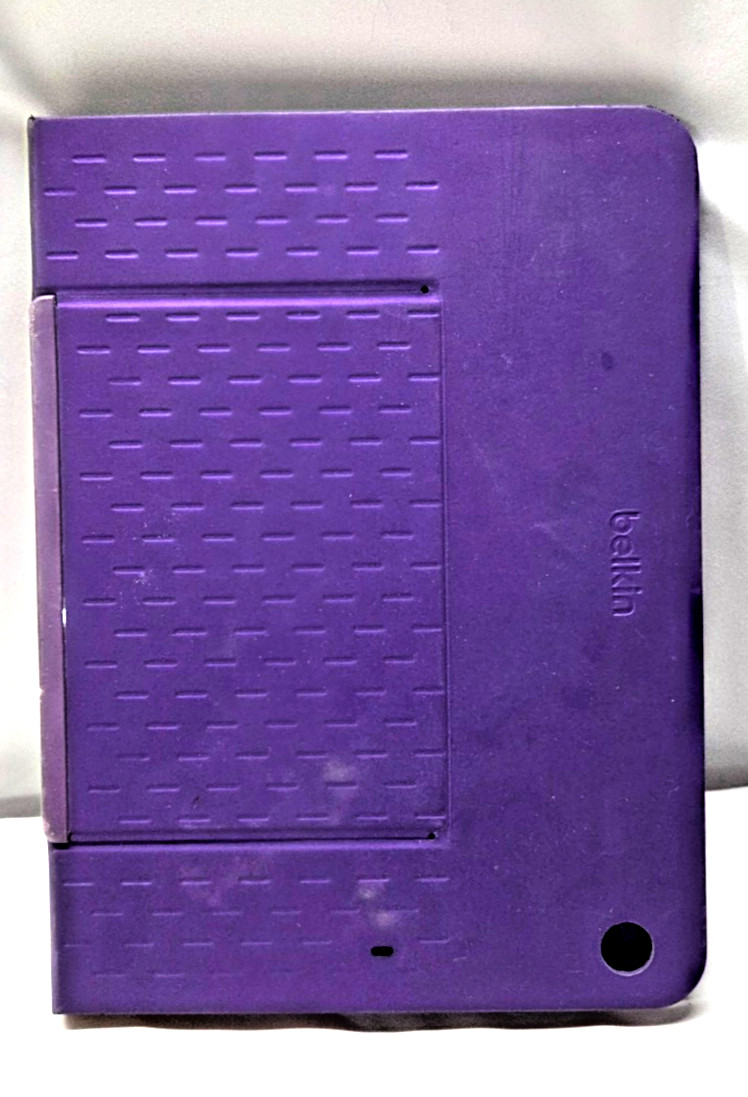 Belkin Wireless Ultimate Keyboard Case For iPad 1st Gen With Cable