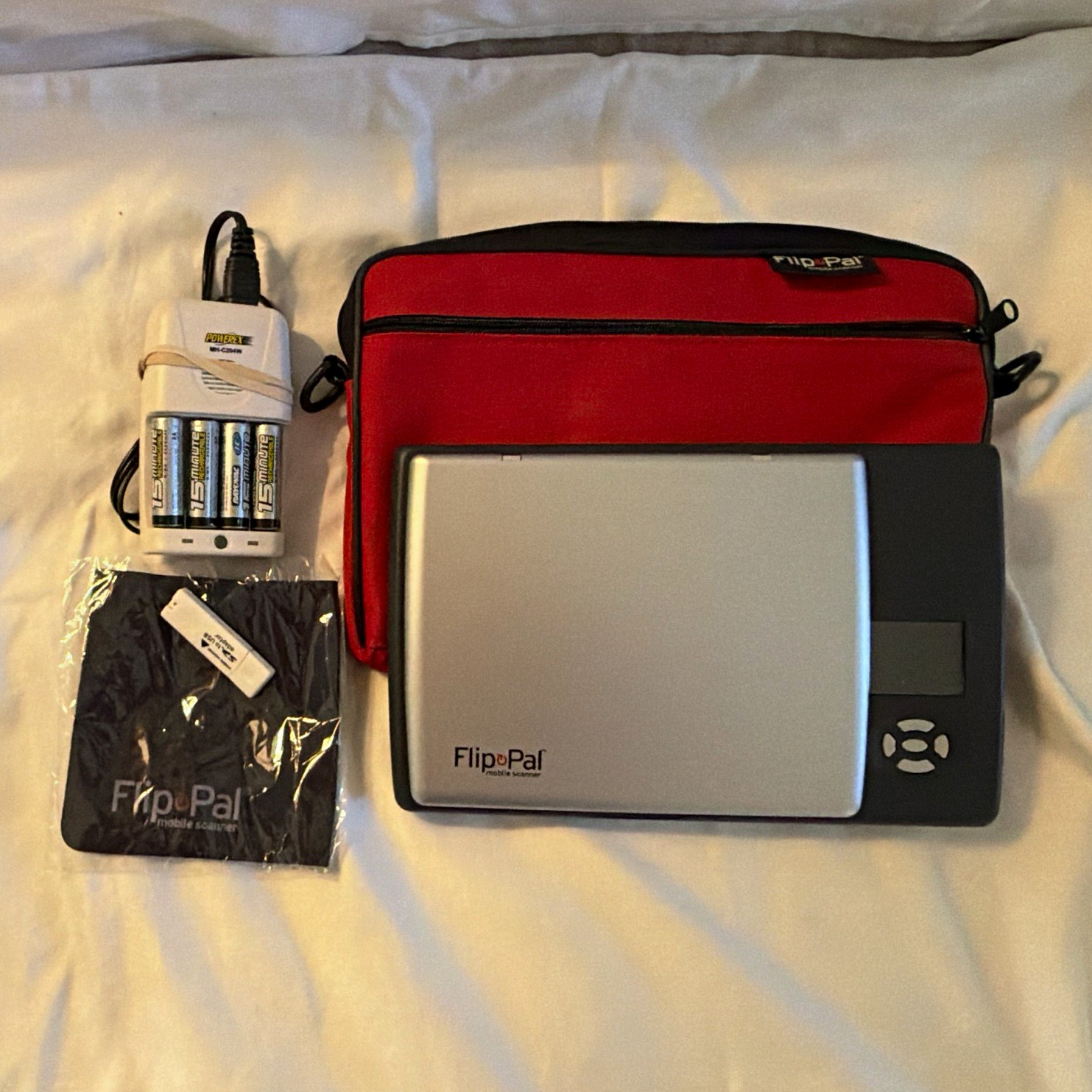 Flip-Pal 100C Portable Mobile Photo Scanner 300 DPI USB w/ Case, bat charger