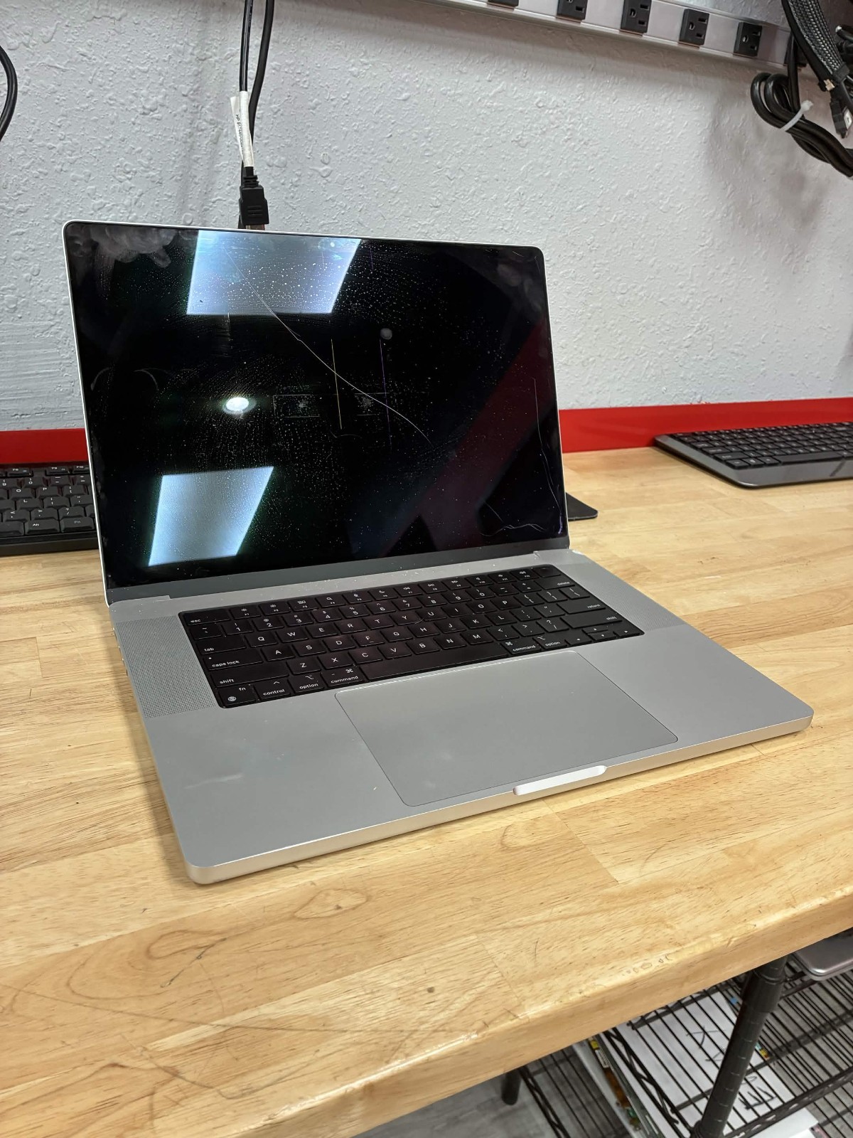 Apple MacBook Pro 16'' (M4 Pro, 512Gb NVMe, 24gb RAM) - Damaged LCD & Chassis