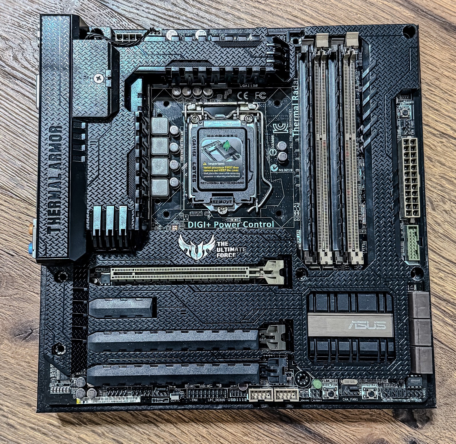 ASUS TUF Gryphon Z87 LGA1150 DDR3 MicroATX Motherboard with Armor Kit