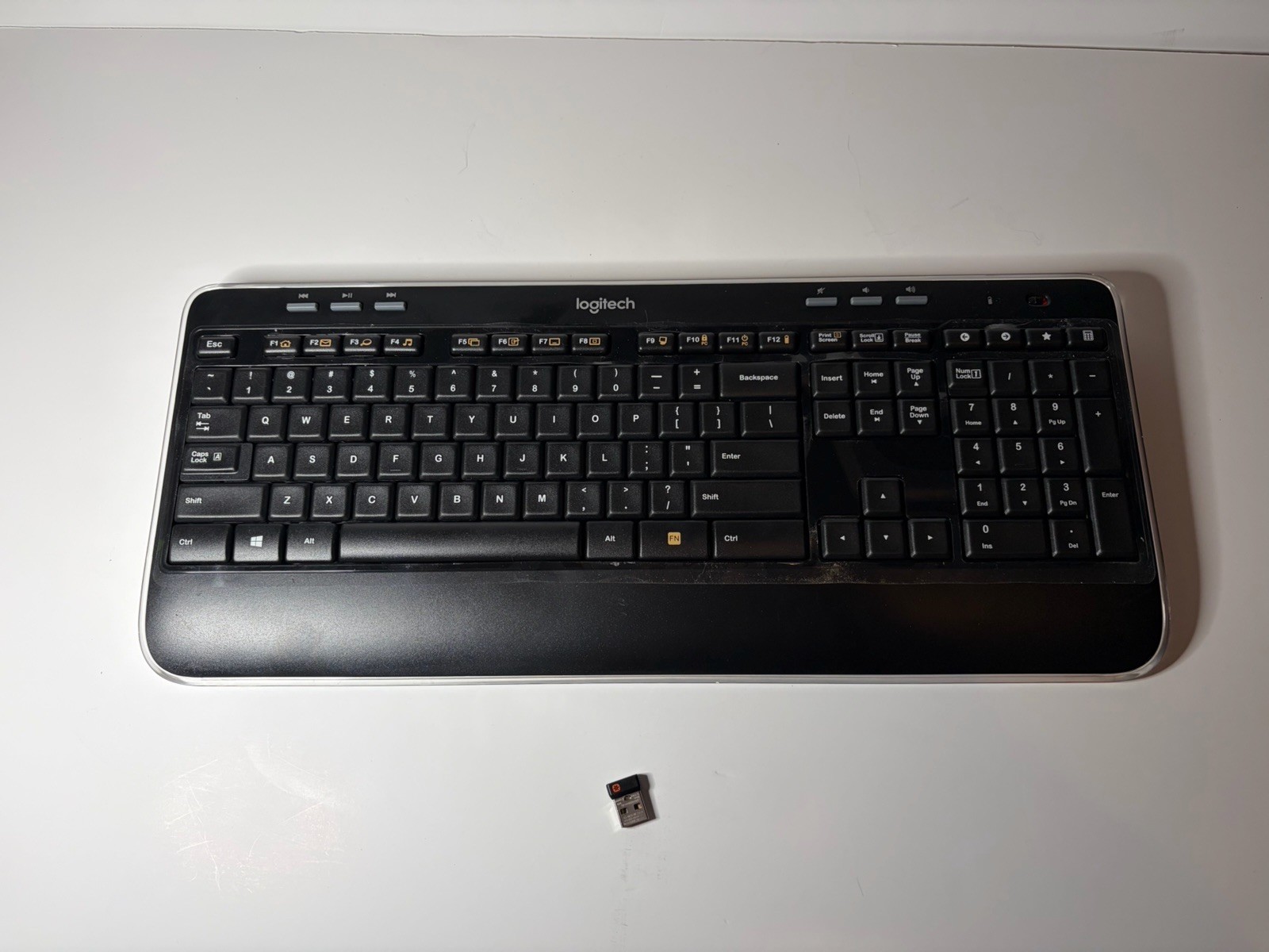 Logitech K520 Wireless keyboard with USB dongle 