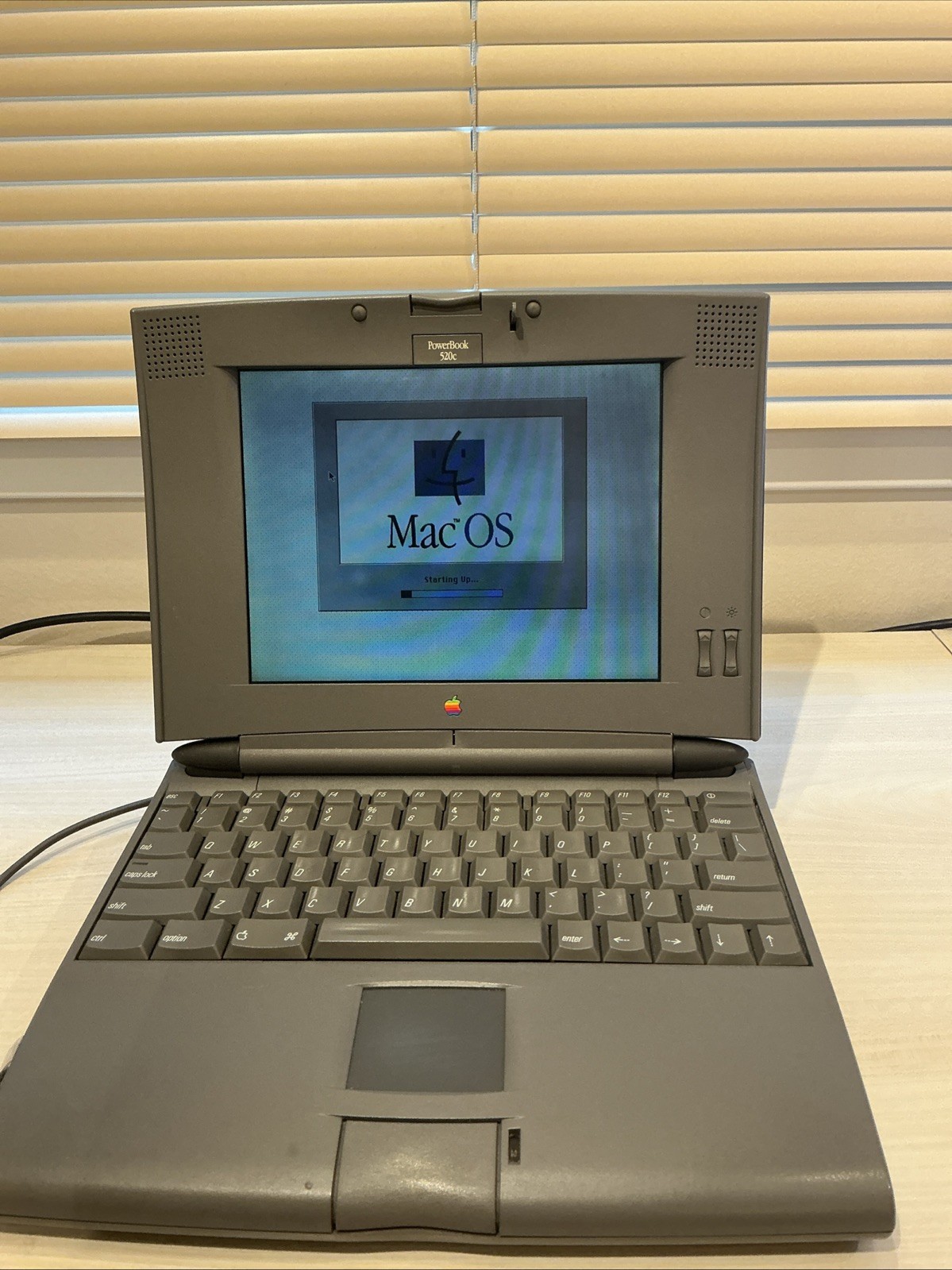 Apple PowerBook 520c Good Condition - Working - System 7.6.1