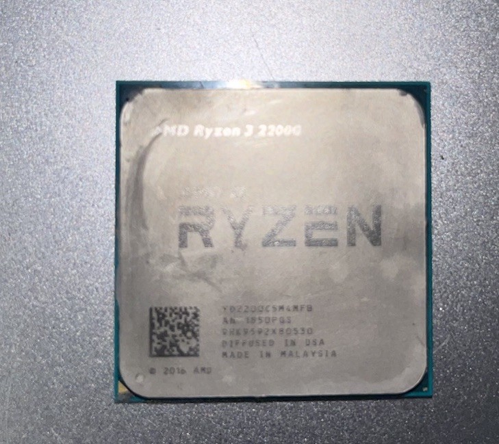 AMD Ryzen 3 2200G Quad-Core 3.5 GHz AM4 Processor with Radeon Vega 8 Graphics