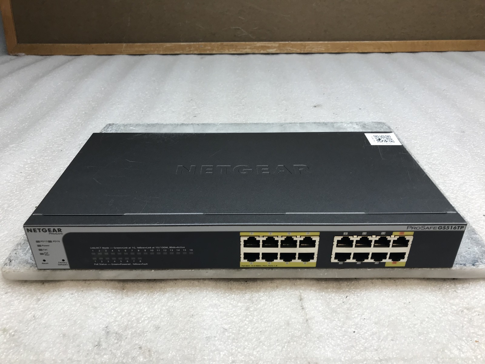 Netgear ProSafe 16 Port Gigabit PoE Smart Switch GS516TP NO RACK EARS