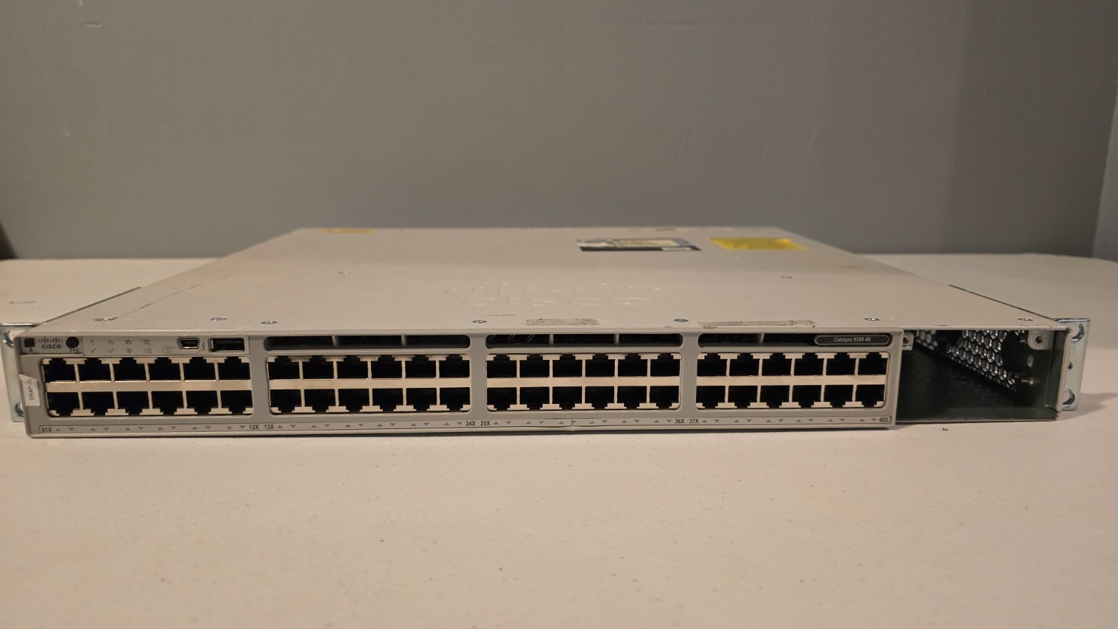 Cisco Catalyst C9300-48T-A 48T-1A 48-Port Gigabit L3 Switch Chassis 3x Fans Ears