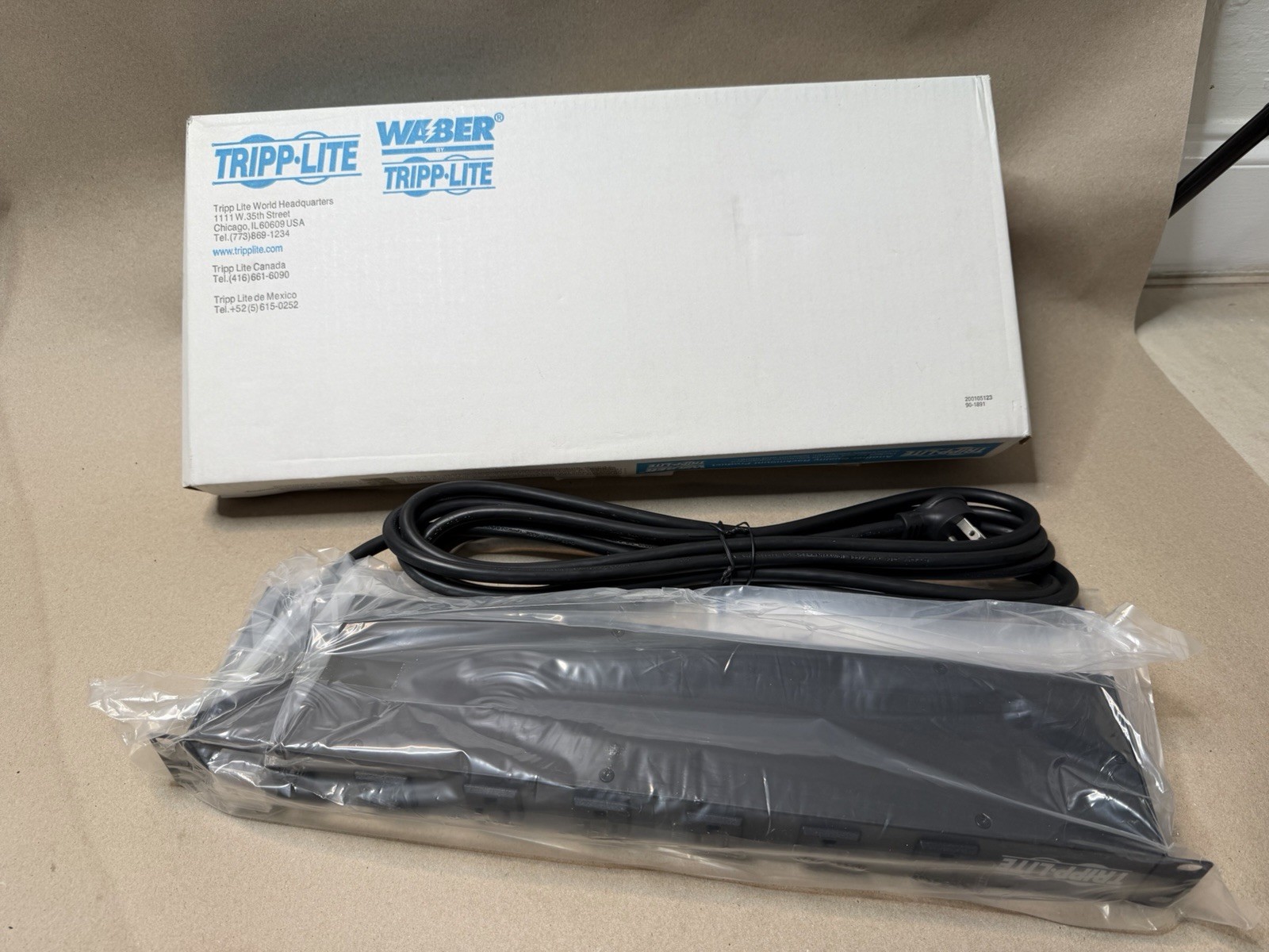 Tripp-Lite 12-Outlet PDU RS-1215 RackMount 1U Power Strip 120V/15A