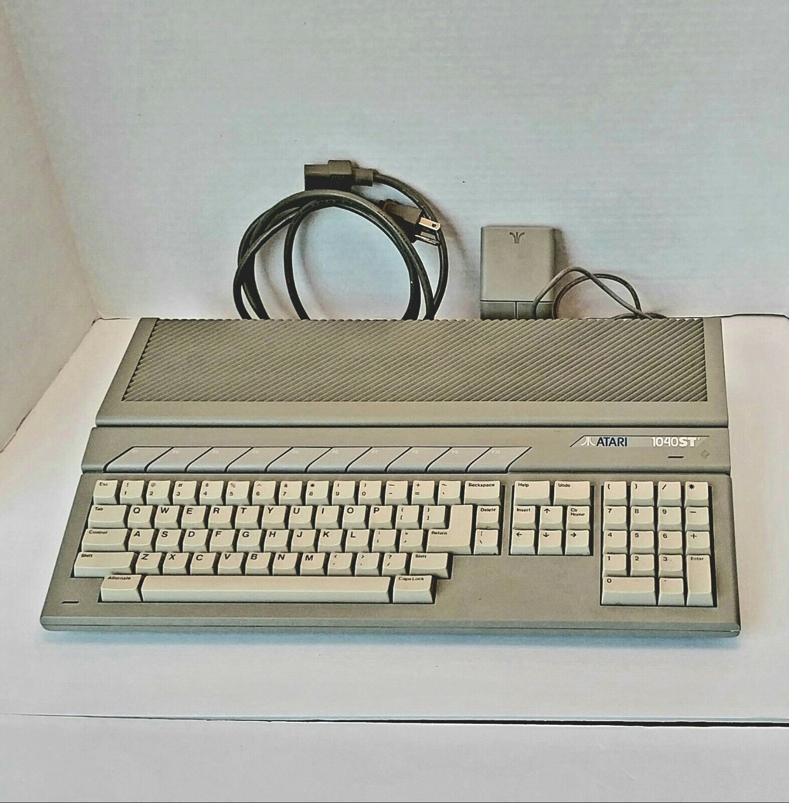 Atari 1040 STf Computer w/ mouse and power cord