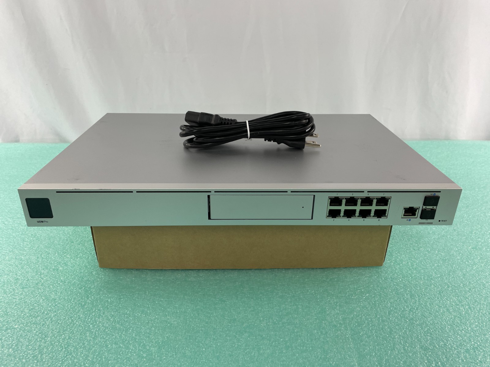 Ubiquiti Networks UDM-PRO 10G SFP+ Enterprise Security Gateway Dream Machine Pro
