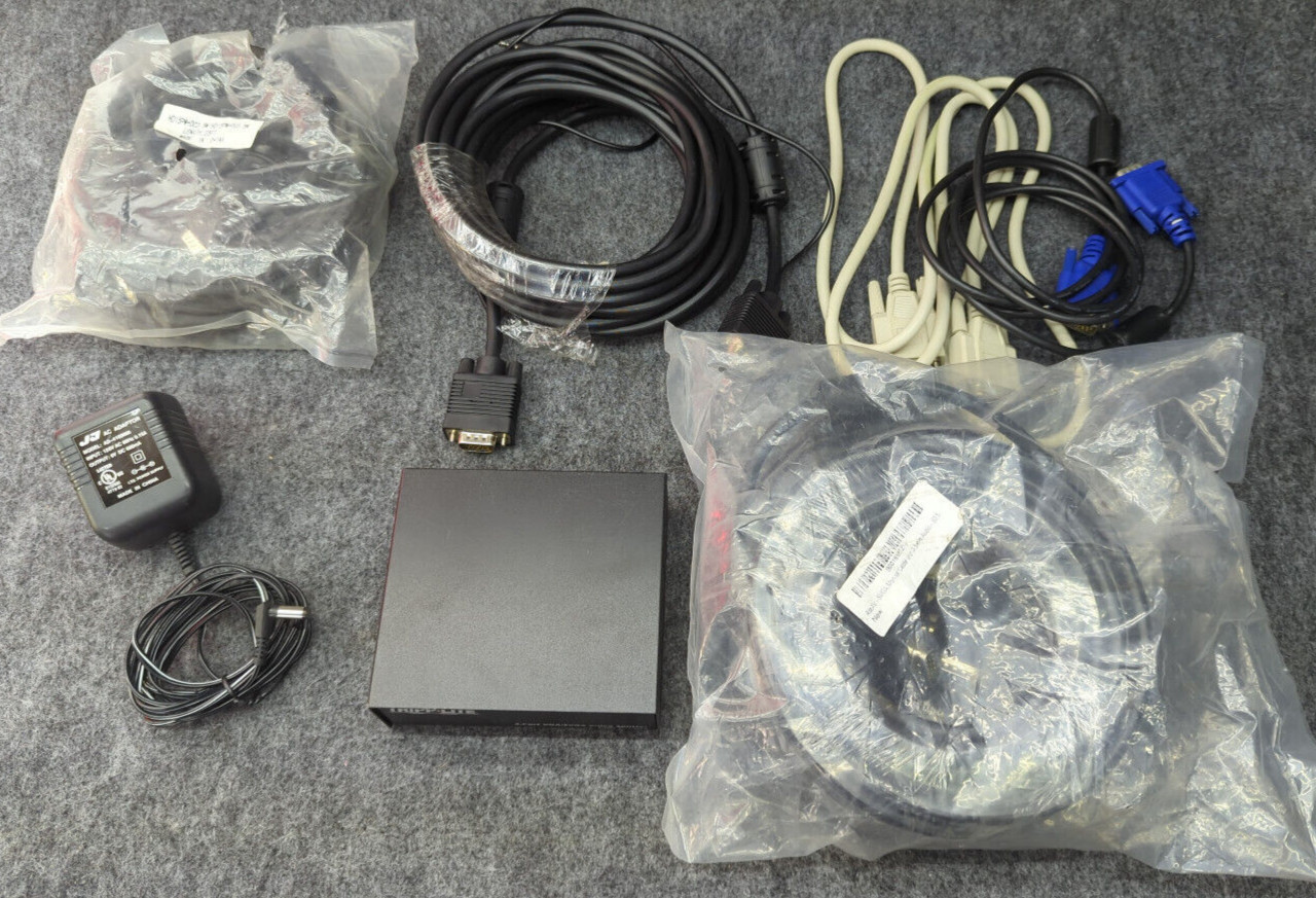4-Port VGA/SVGA Video Splitter with Signal Booster Tripp Lite 350MHz W/ Cables