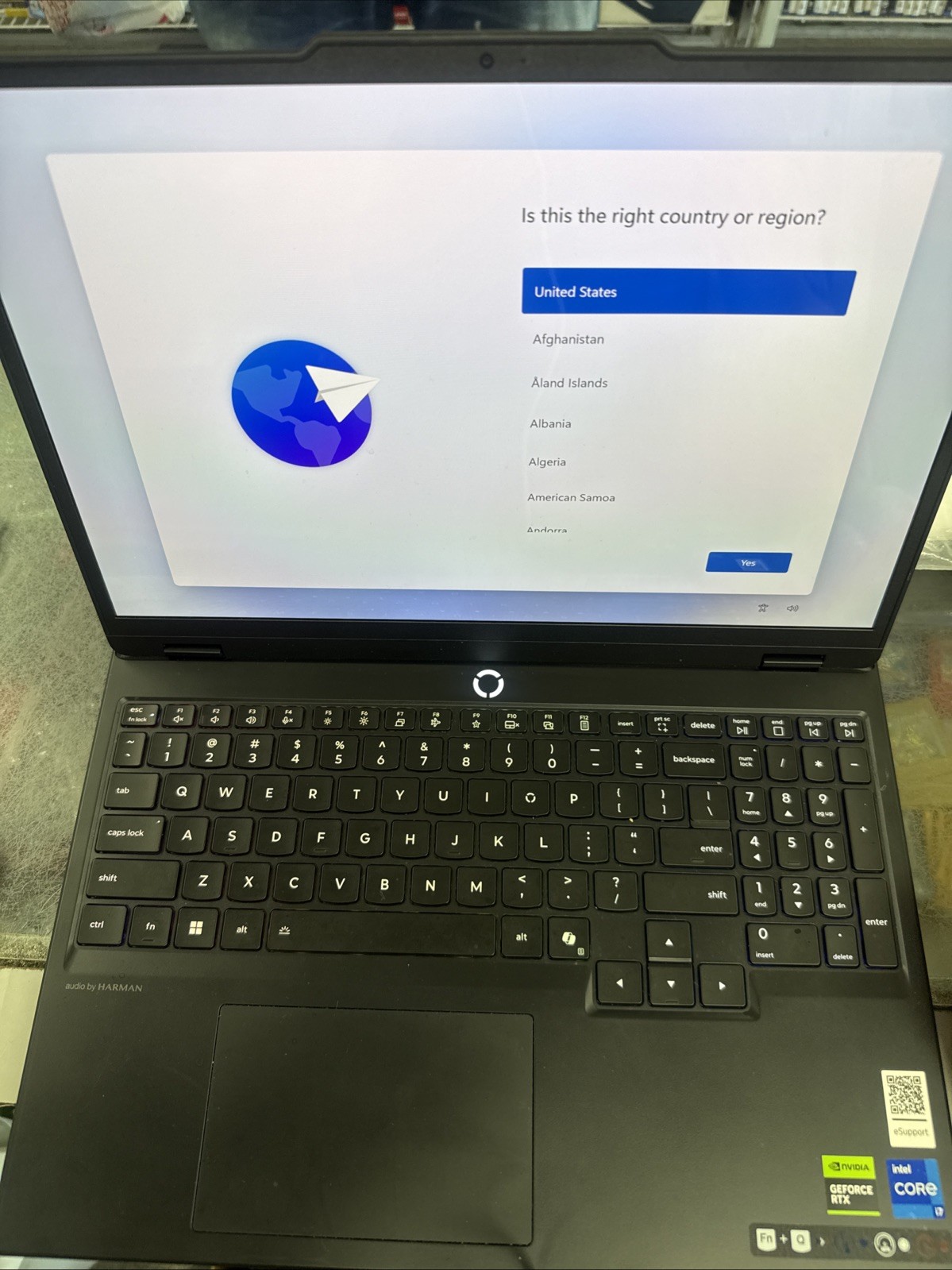 LENOVO Legion 5 15IRX10 15.1" WQXGA i7-14700HX RTX 5060 16GB 1TB SSD Corner Dmg