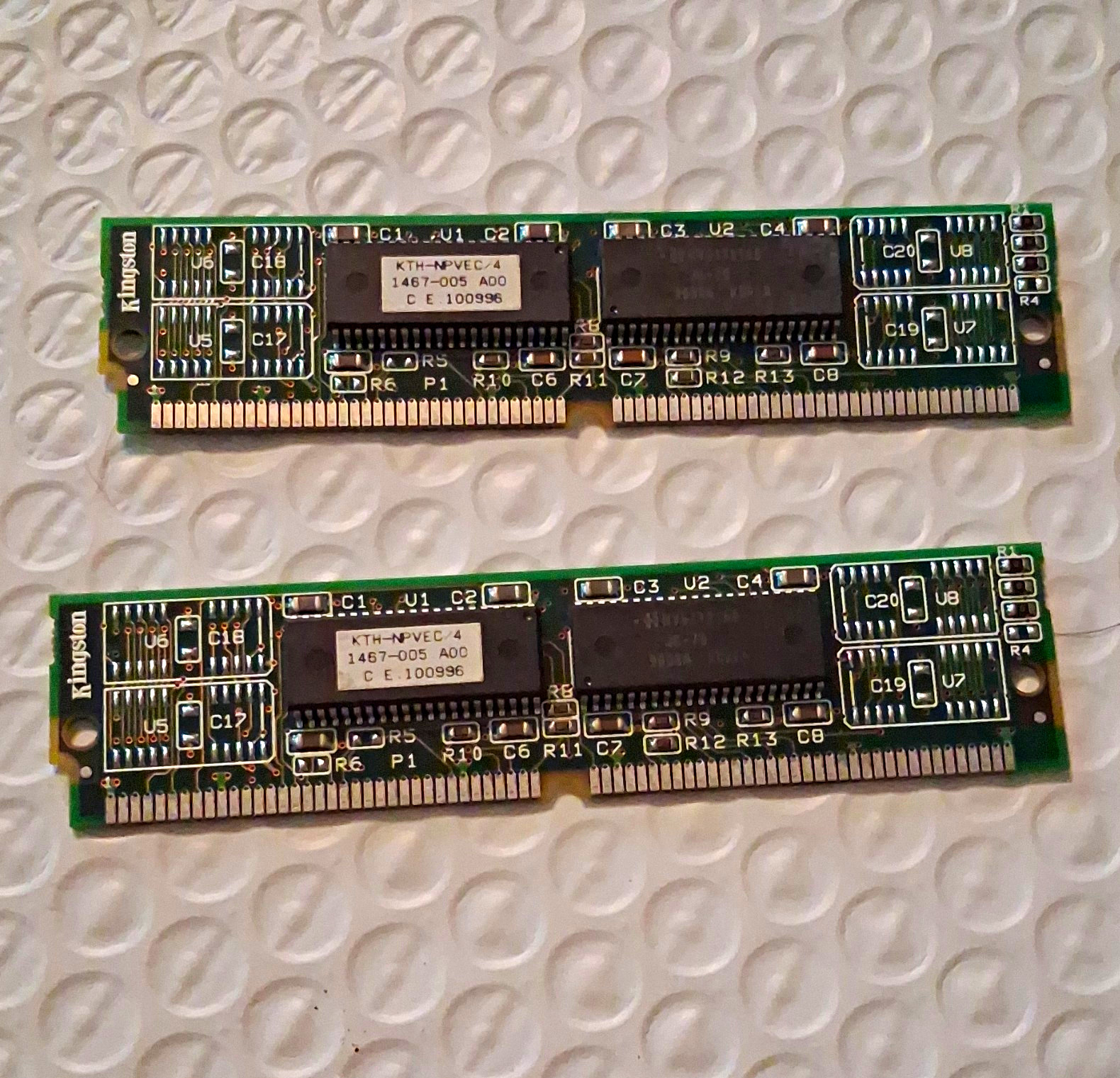 Kingston 8MB Kit (2x4MB) 168-Pin DIMM EDO RAM PC-66 Non-ECC KTH-NPVEC/4