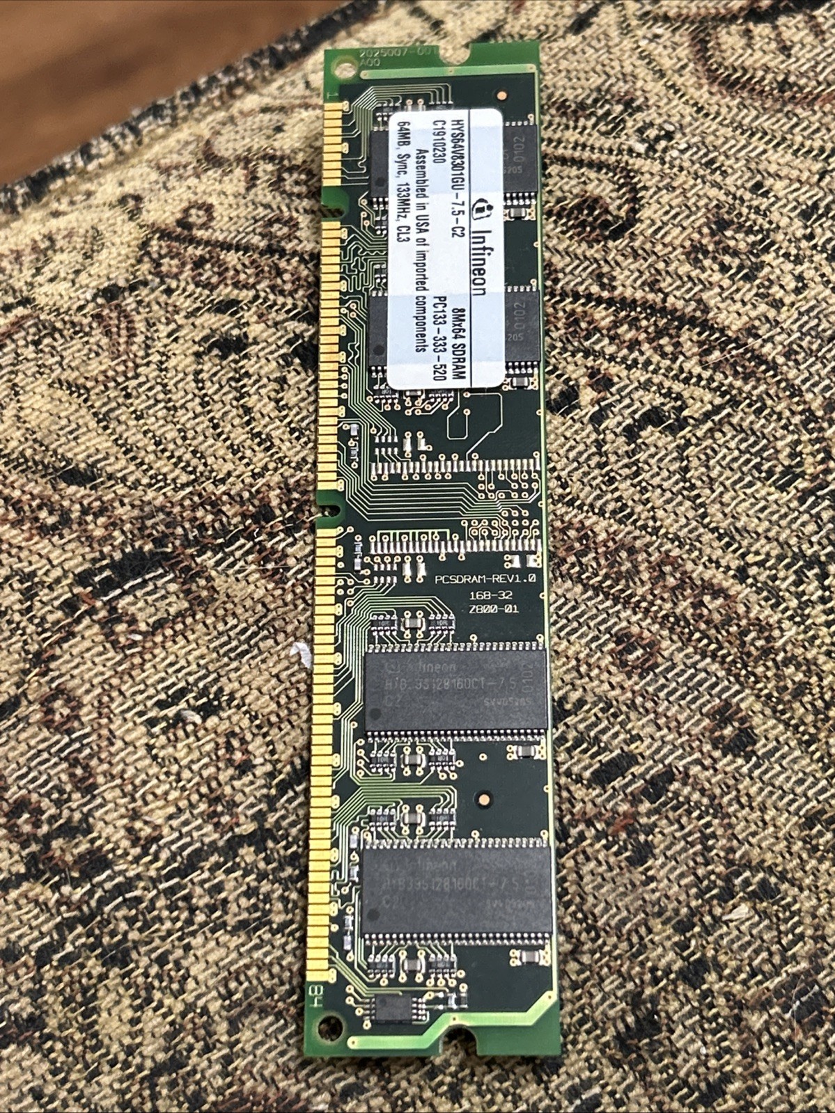 Infineon HYS64V8301GU-7.5-C2 PC133-333-520 64MB Sync 133MHz CL3 SD-RAM Module